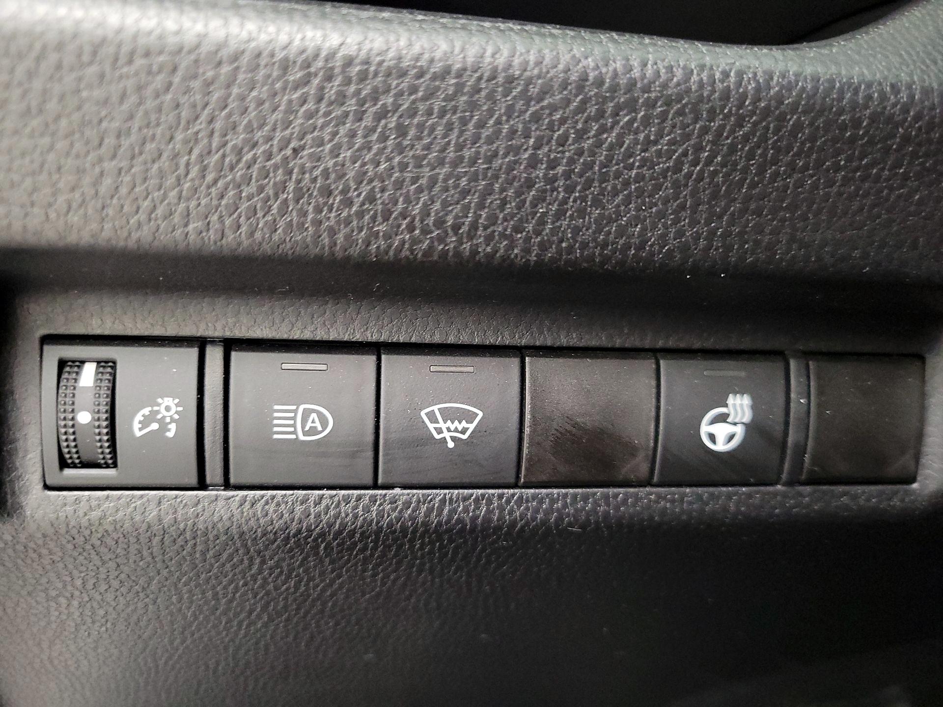 Thumbnail: 2021 Toyota RAV4 - 13