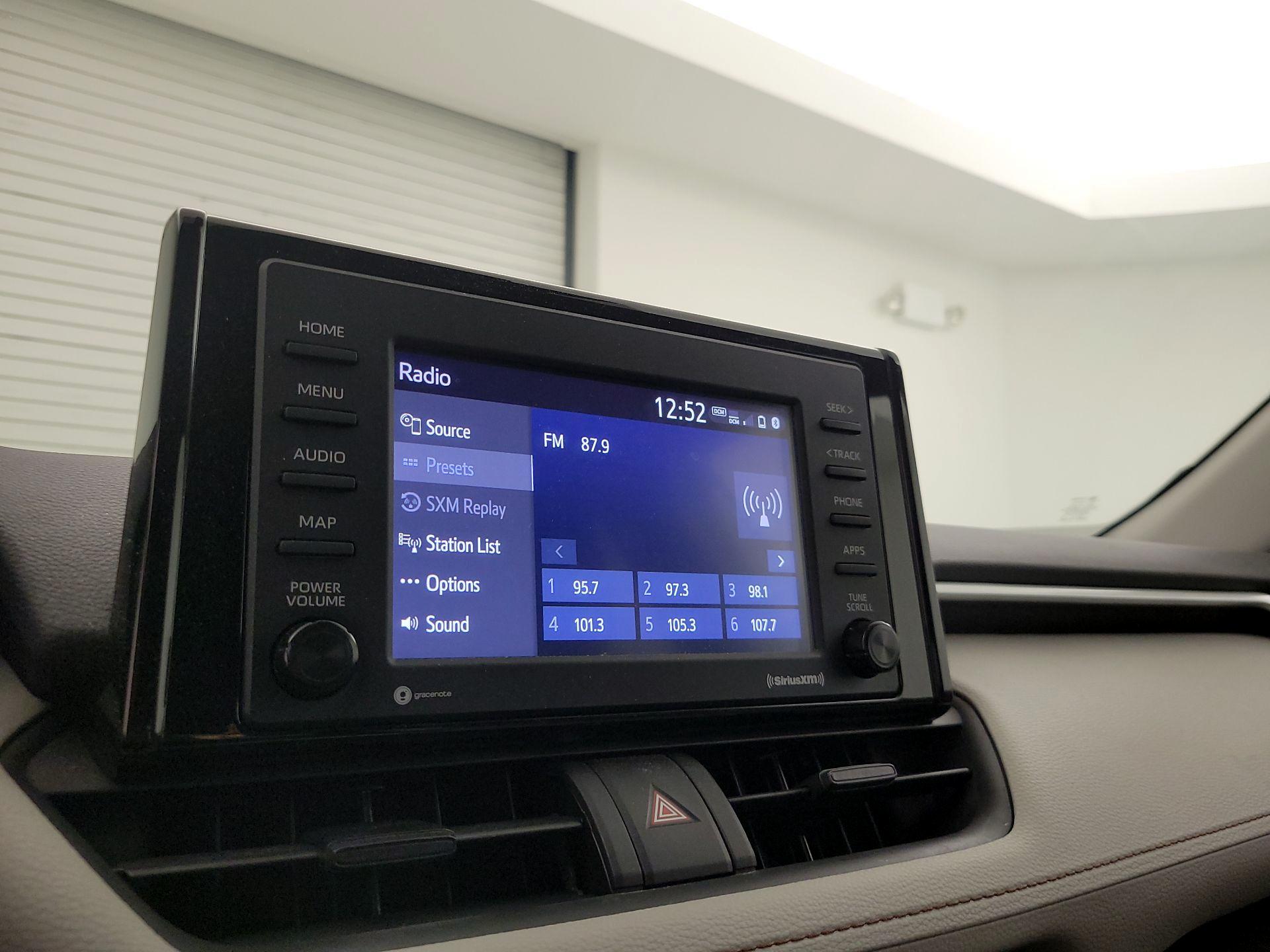 Thumbnail: 2021 Toyota RAV4 - 15