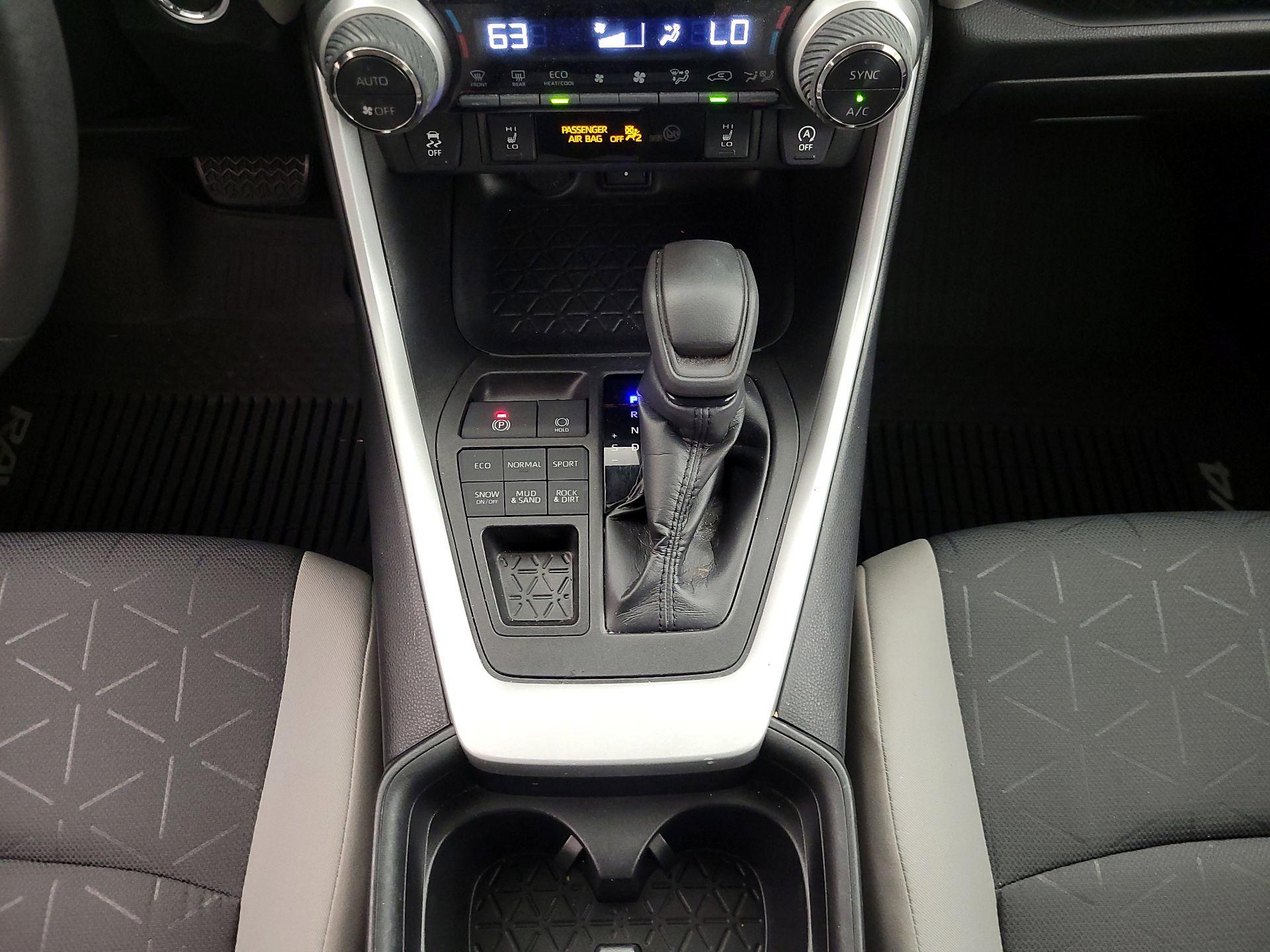 Thumbnail: 2021 Toyota RAV4 - 17