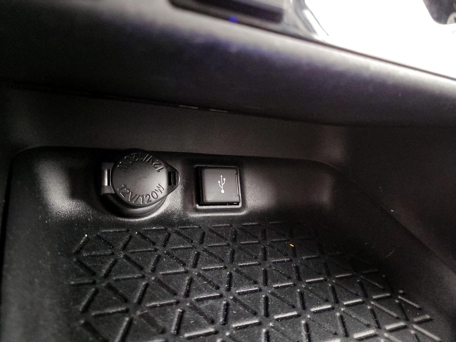 Thumbnail: 2021 Toyota RAV4 - 18
