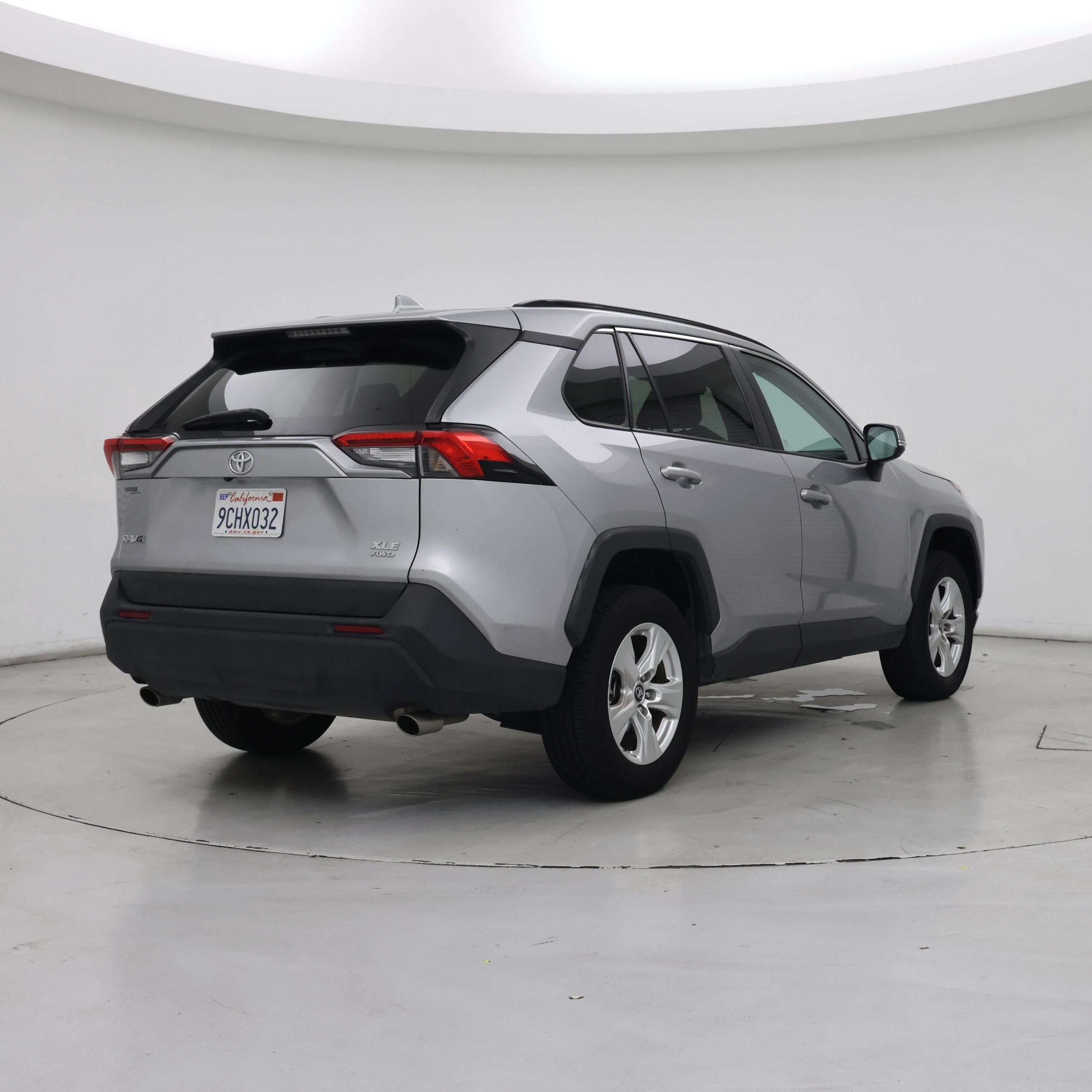 Thumbnail: 2021 Toyota RAV4 - 8