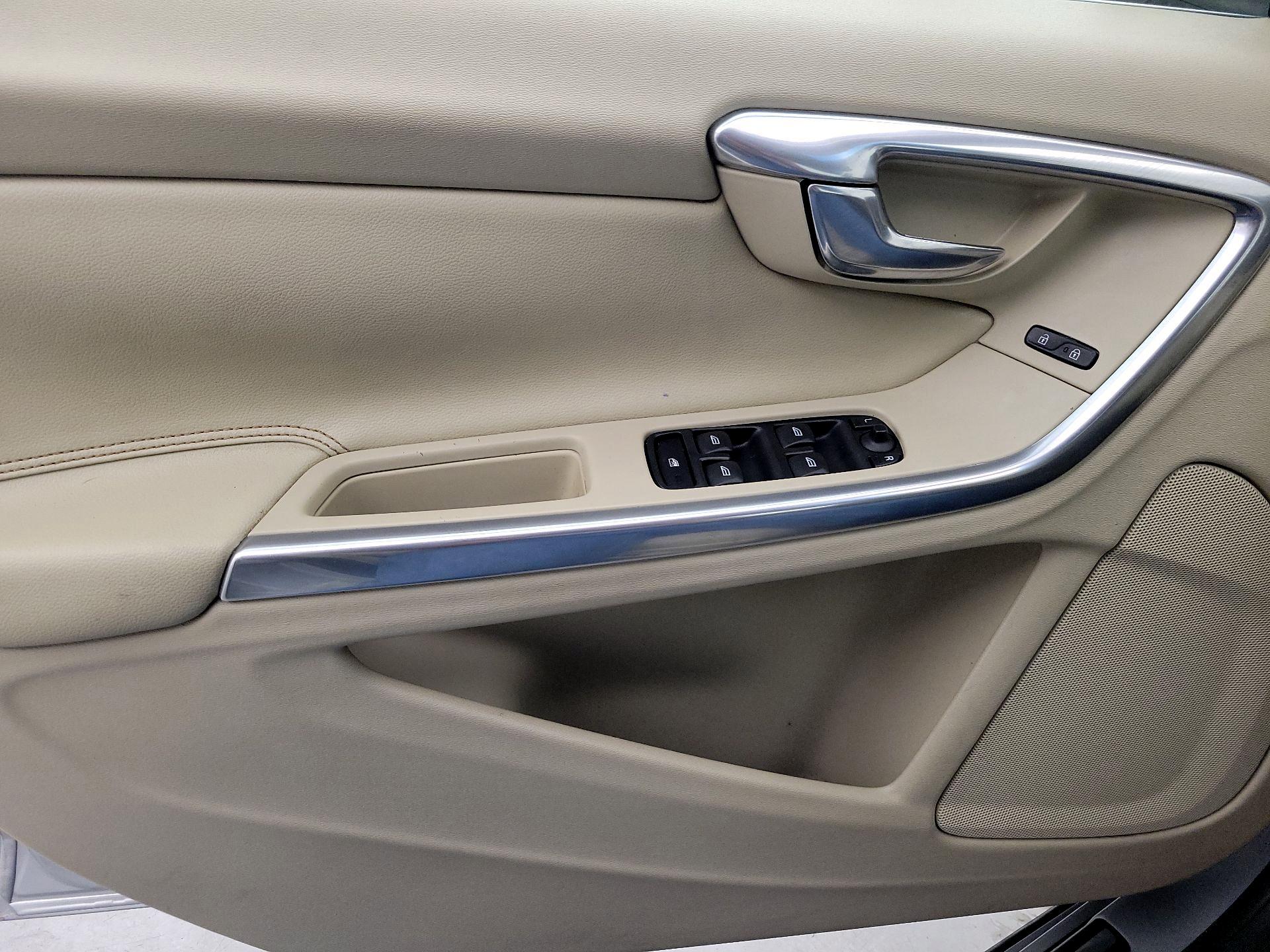Thumbnail: 2015 Volvo S60 - 12