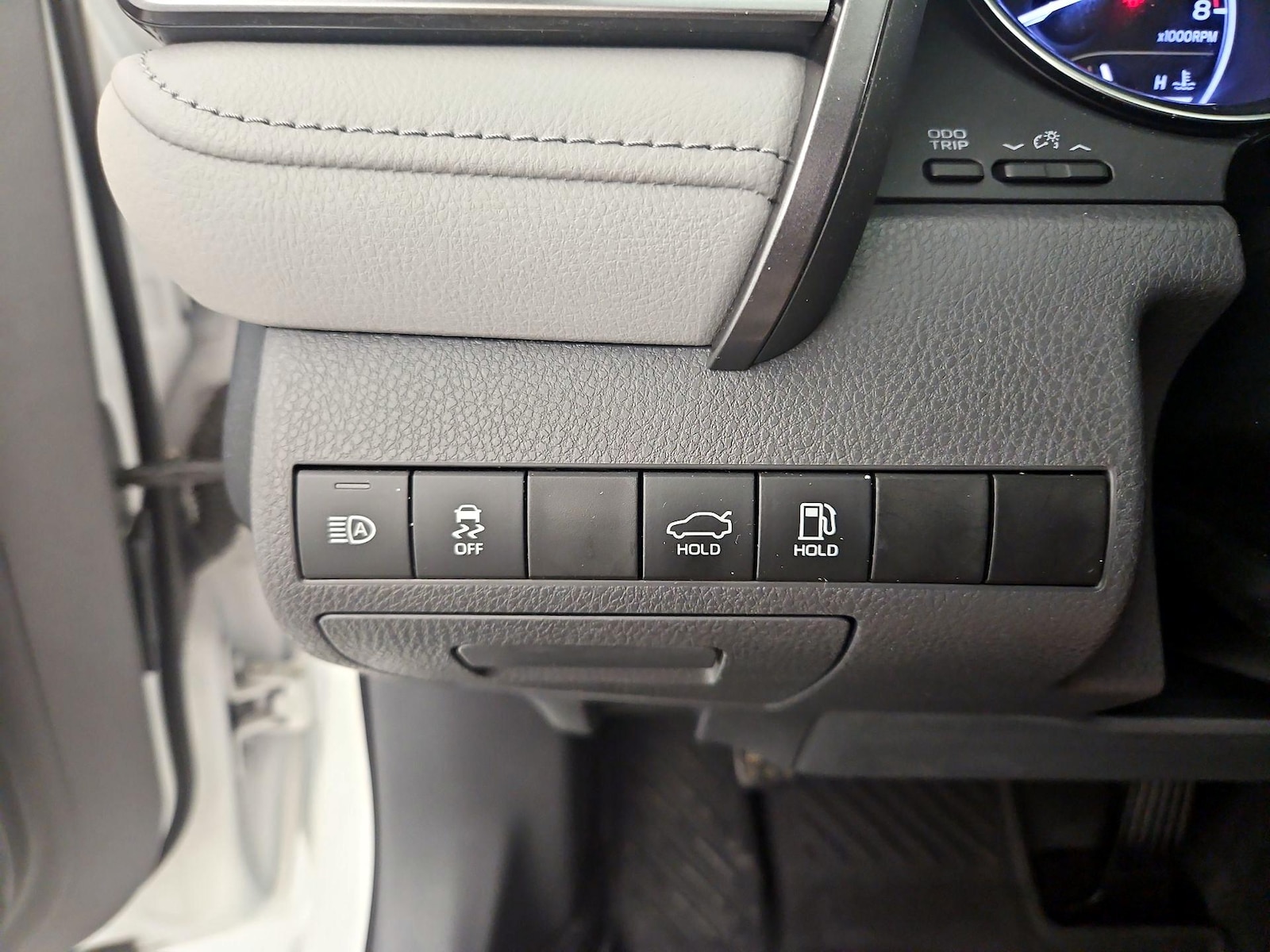 2020 Toyota Camry SE - Photo 14