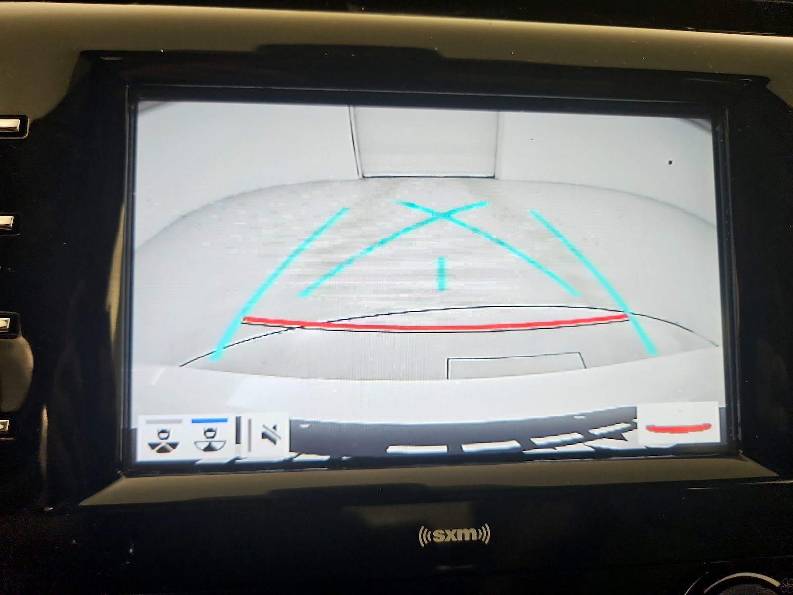 2020 Toyota Camry SE - Photo 15