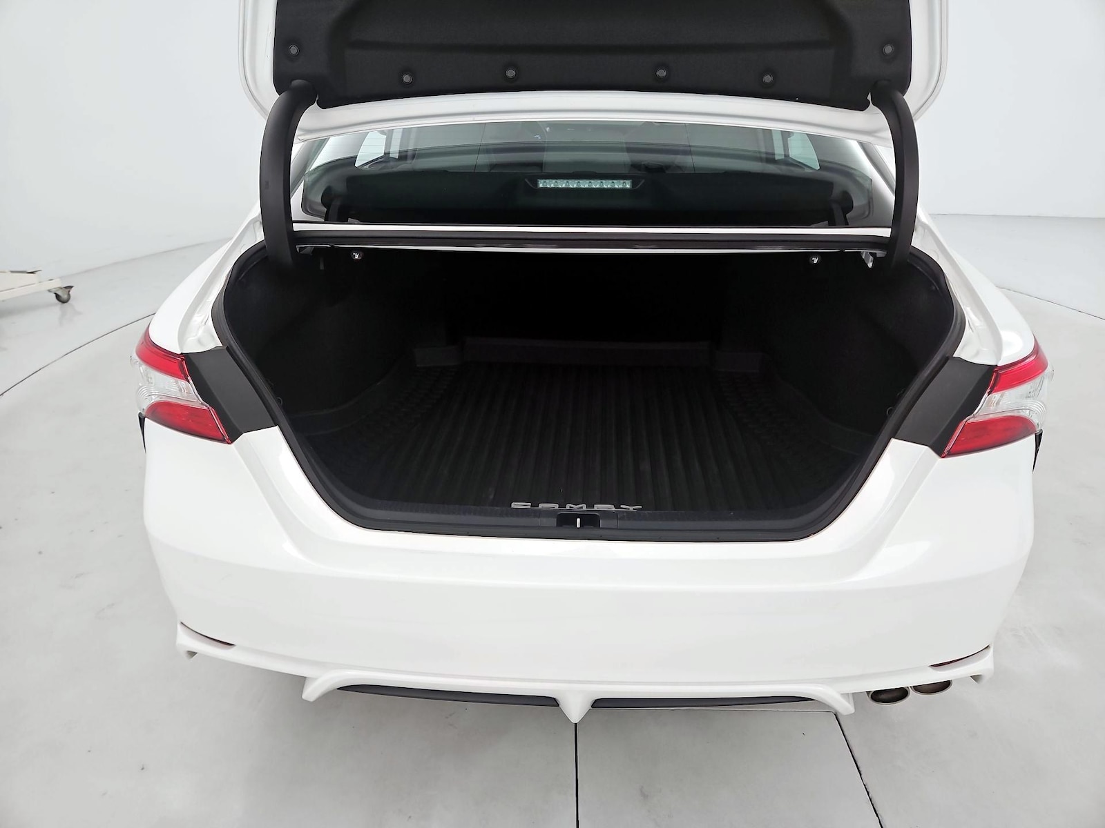 2020 Toyota Camry SE - Photo 21