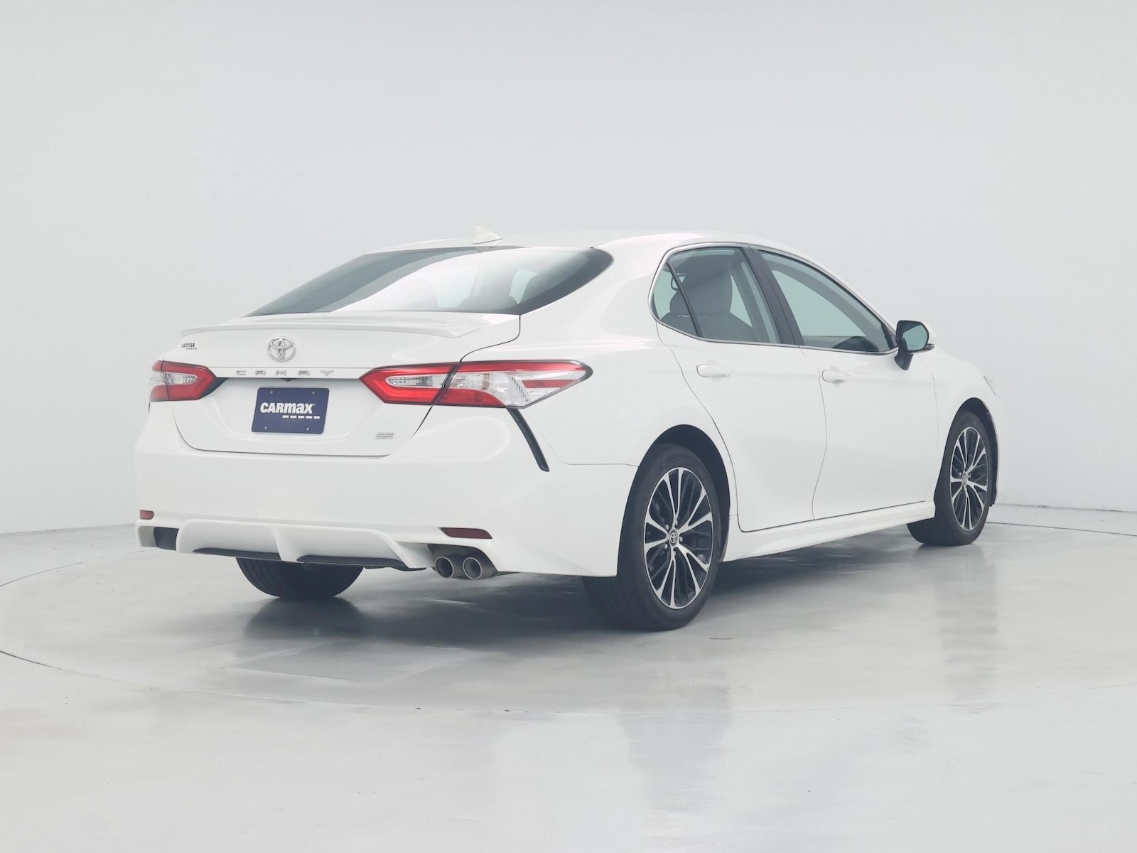 2020 Toyota Camry SE - Photo 9