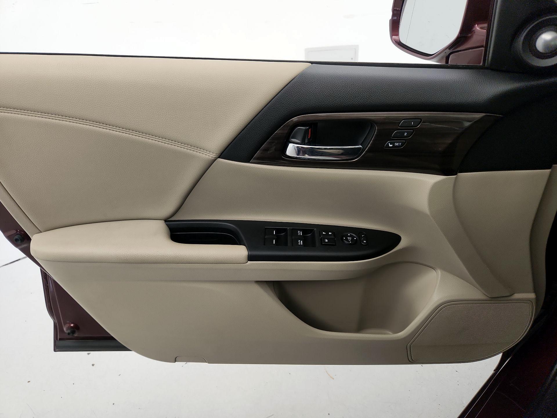 Thumbnail: 2016 Honda Accord - 12