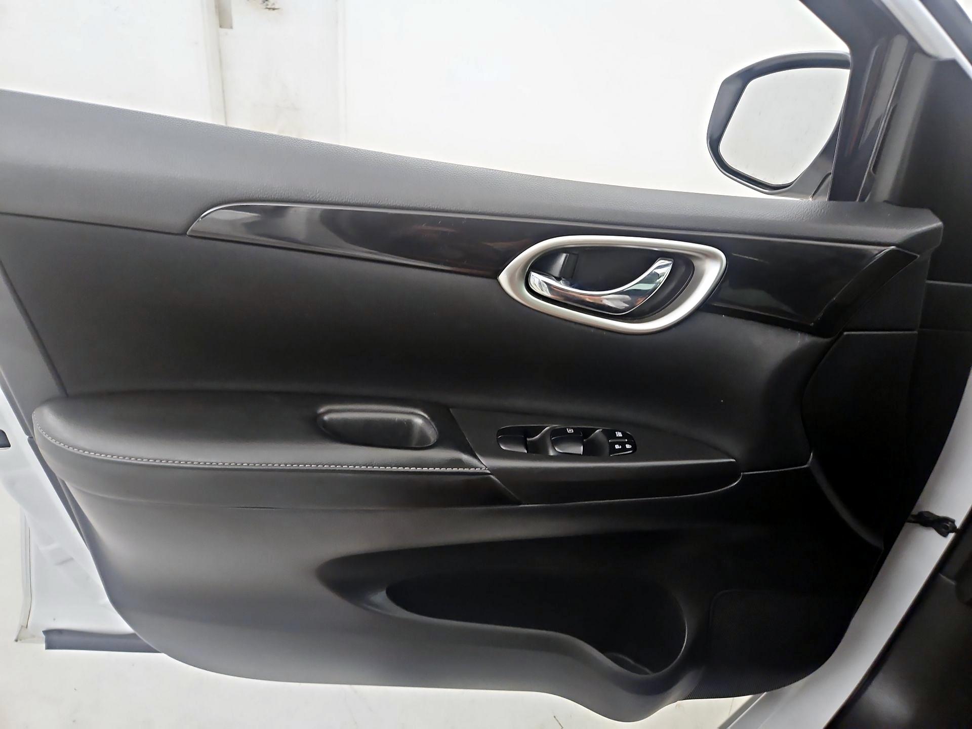 Thumbnail: 2019 Nissan Sentra - 12