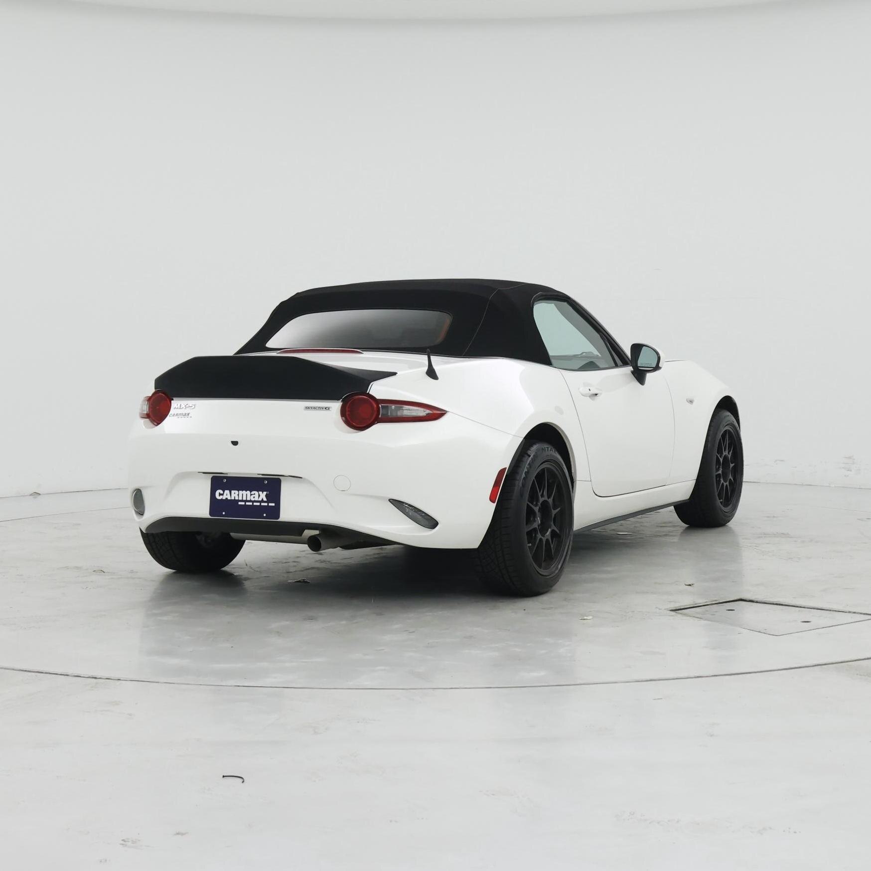 Thumbnail: 2022 Mazda MX-5 Miata - 8