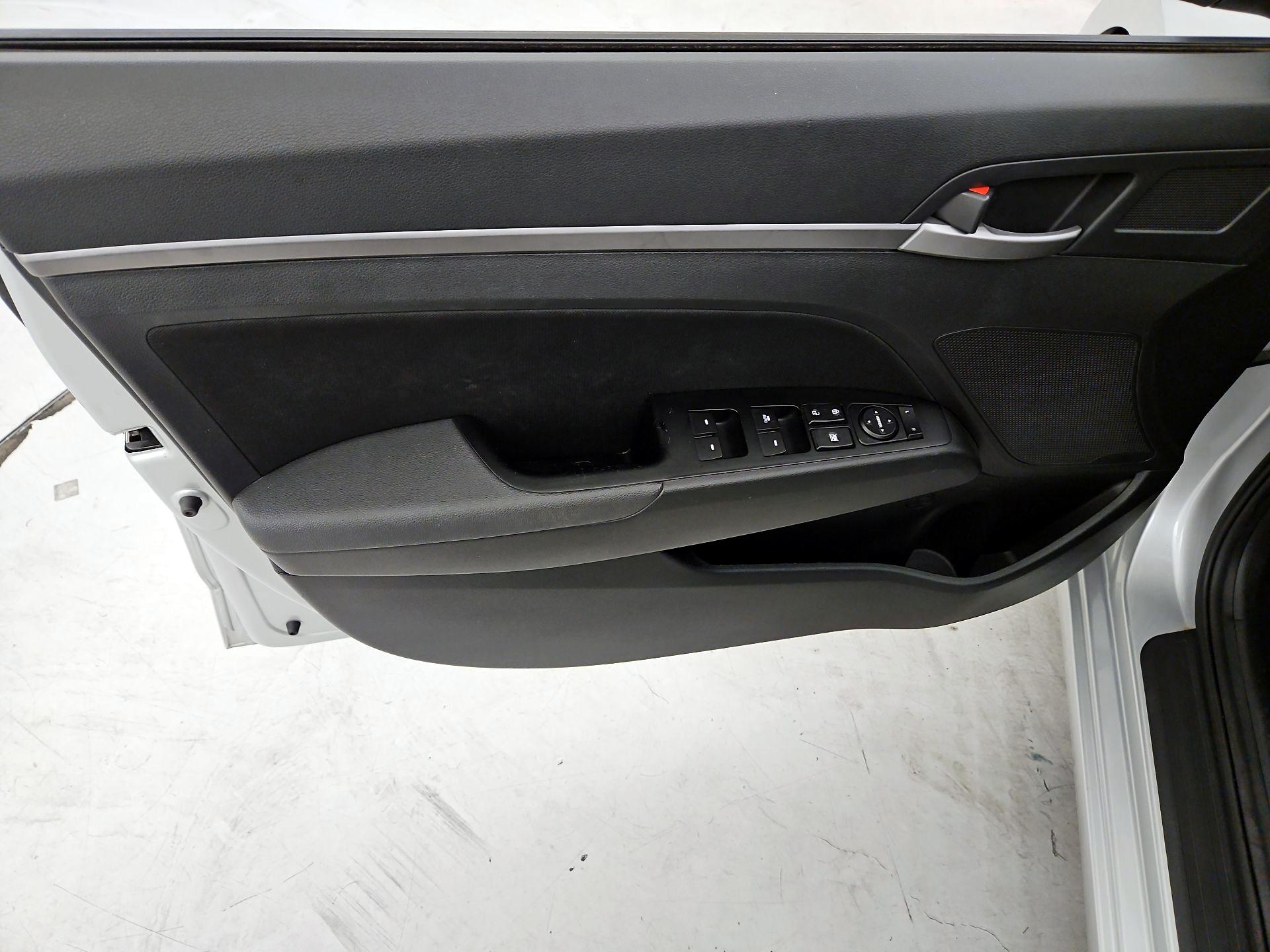Thumbnail: 2018 Hyundai Elantra - 12