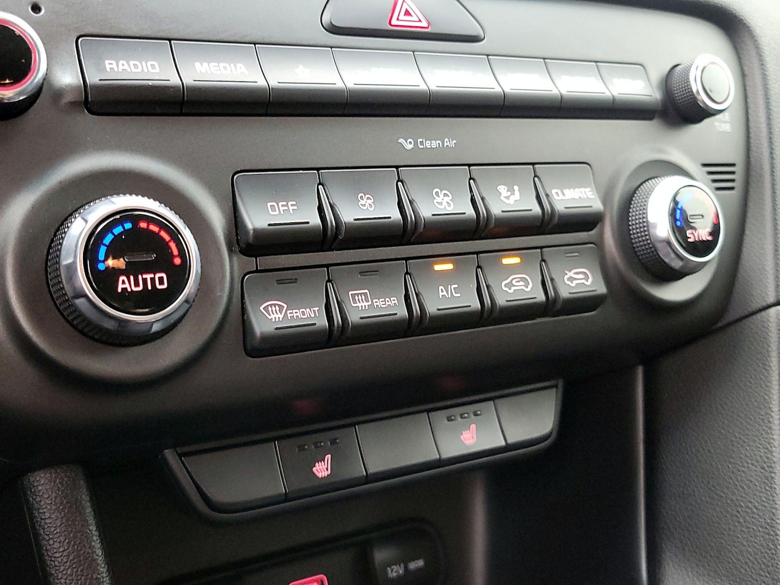 2022 Kia Sportage LX - Photo 17