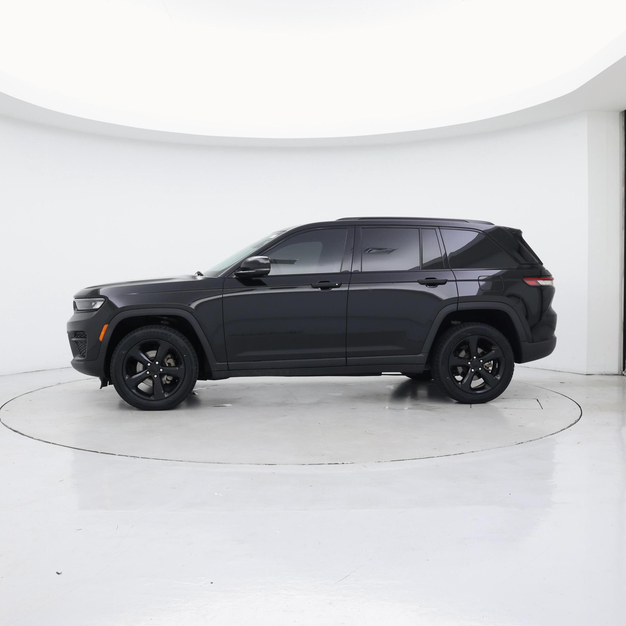 Thumbnail: 2022 Jeep Grand Cherokee - 3