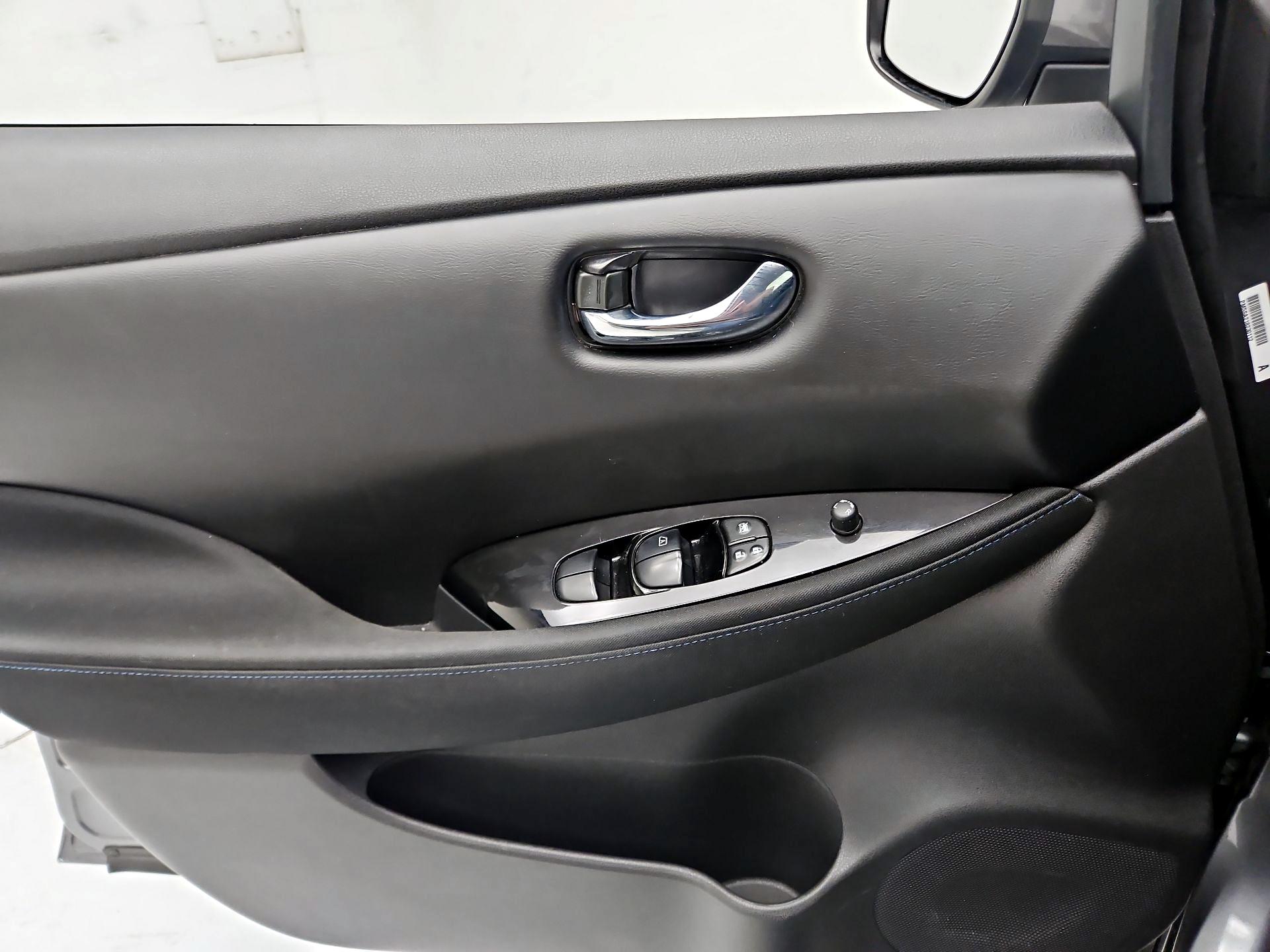 Thumbnail: 2022 Nissan Leaf - 12