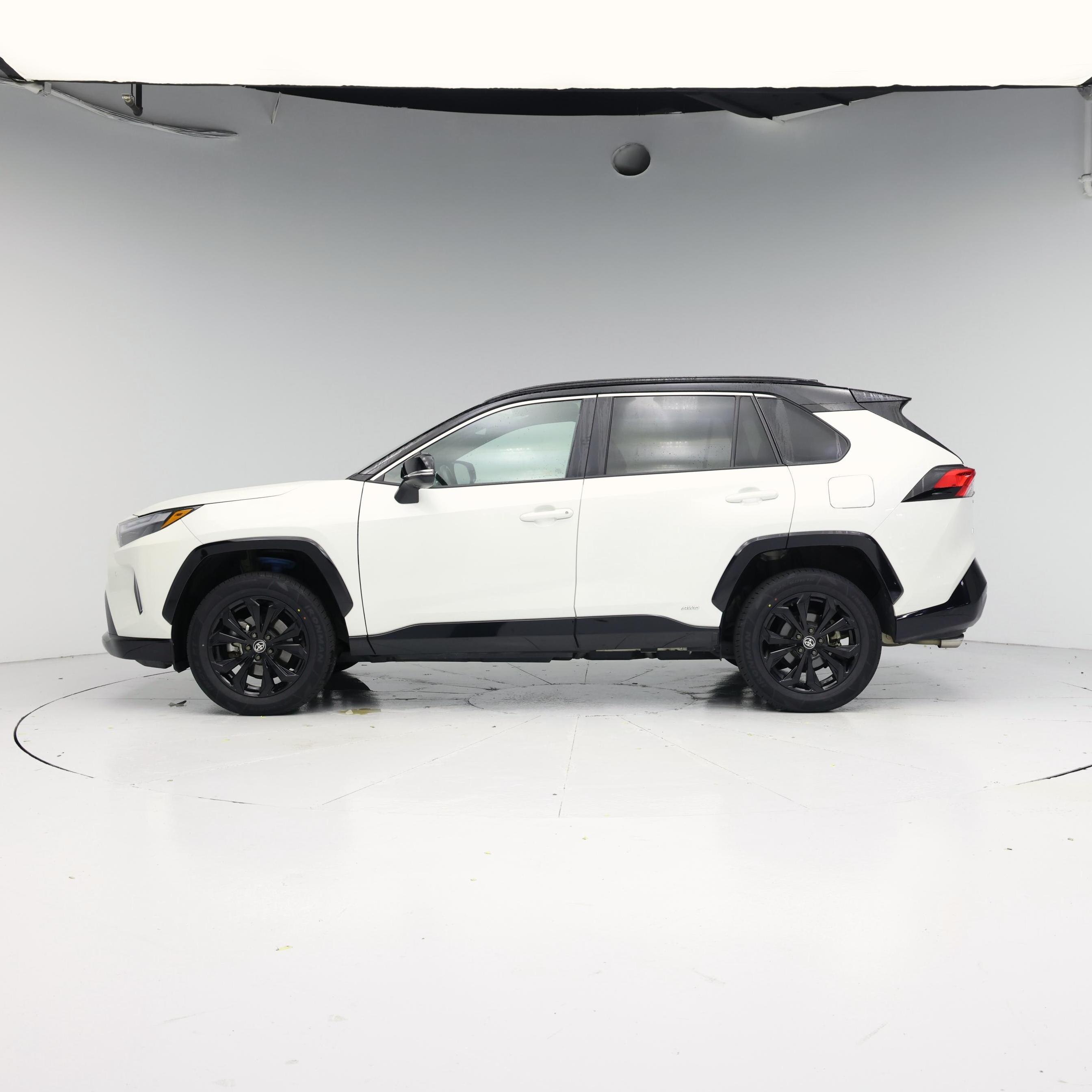 Thumbnail: 2022 Toyota RAV4 - 3