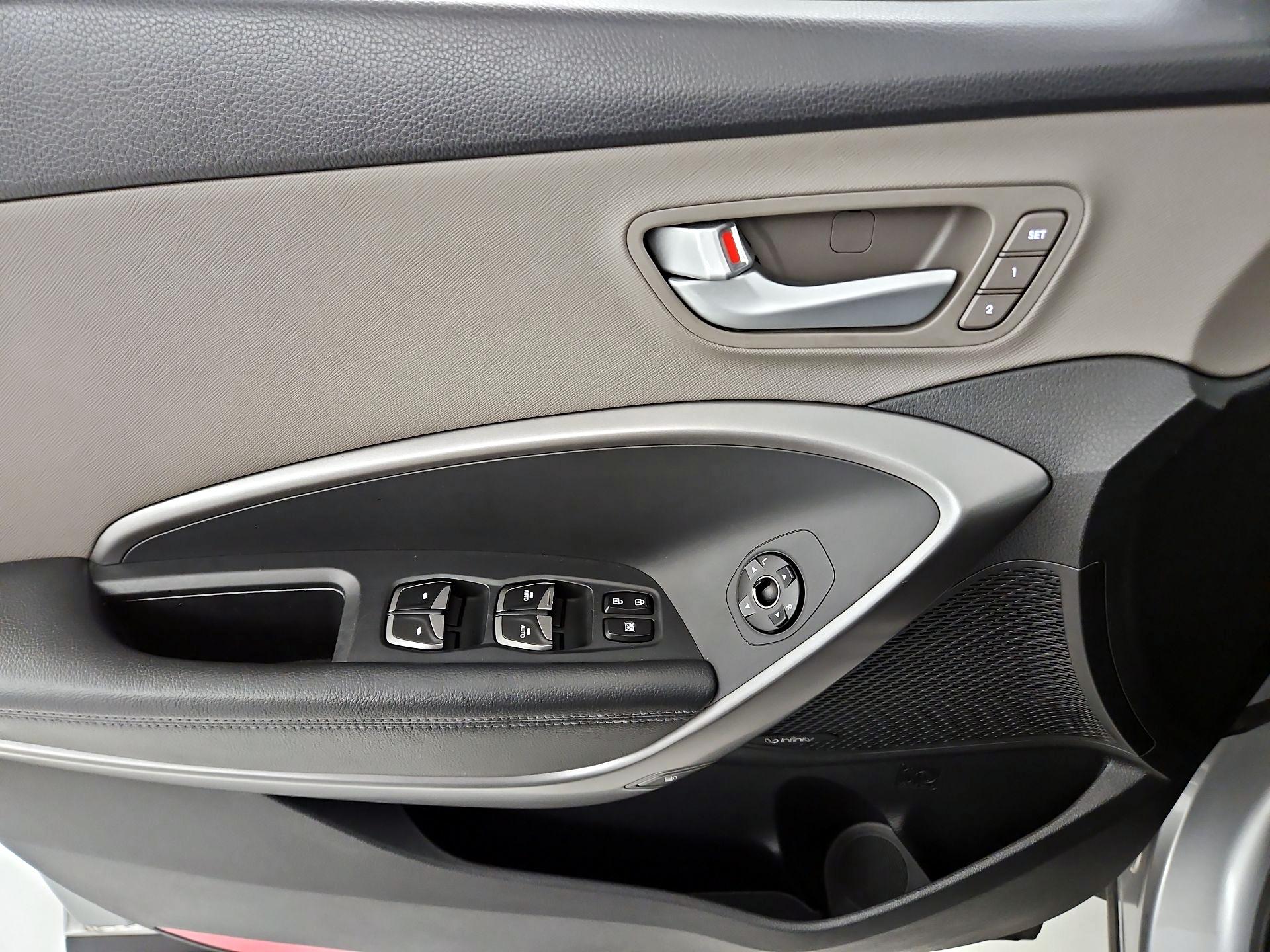 Thumbnail: 2015 Hyundai Santa Fe - 10