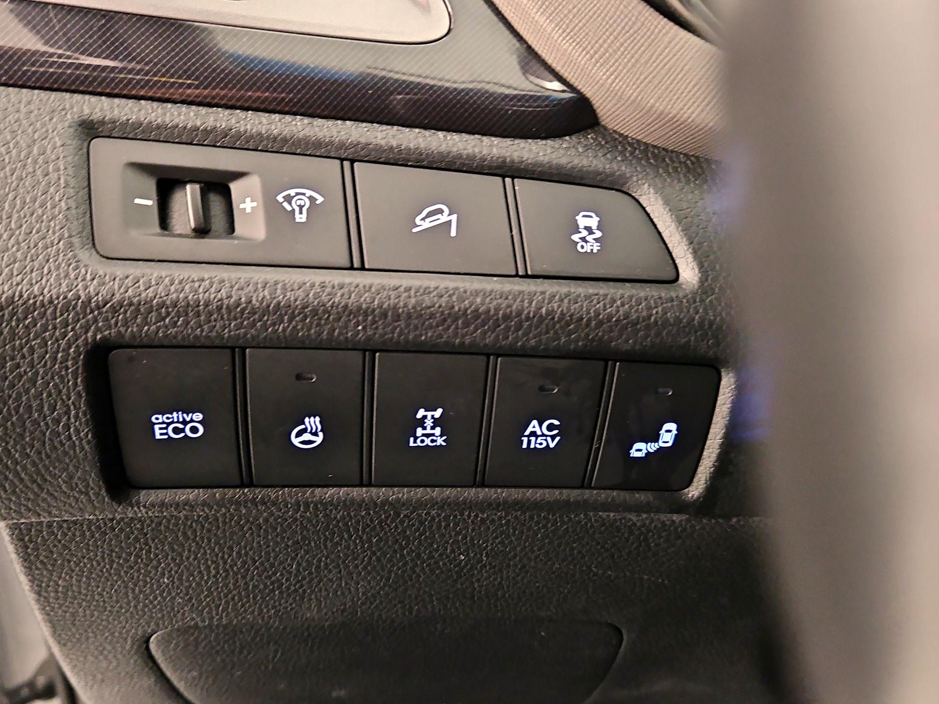 Thumbnail: 2015 Hyundai Santa Fe - 11