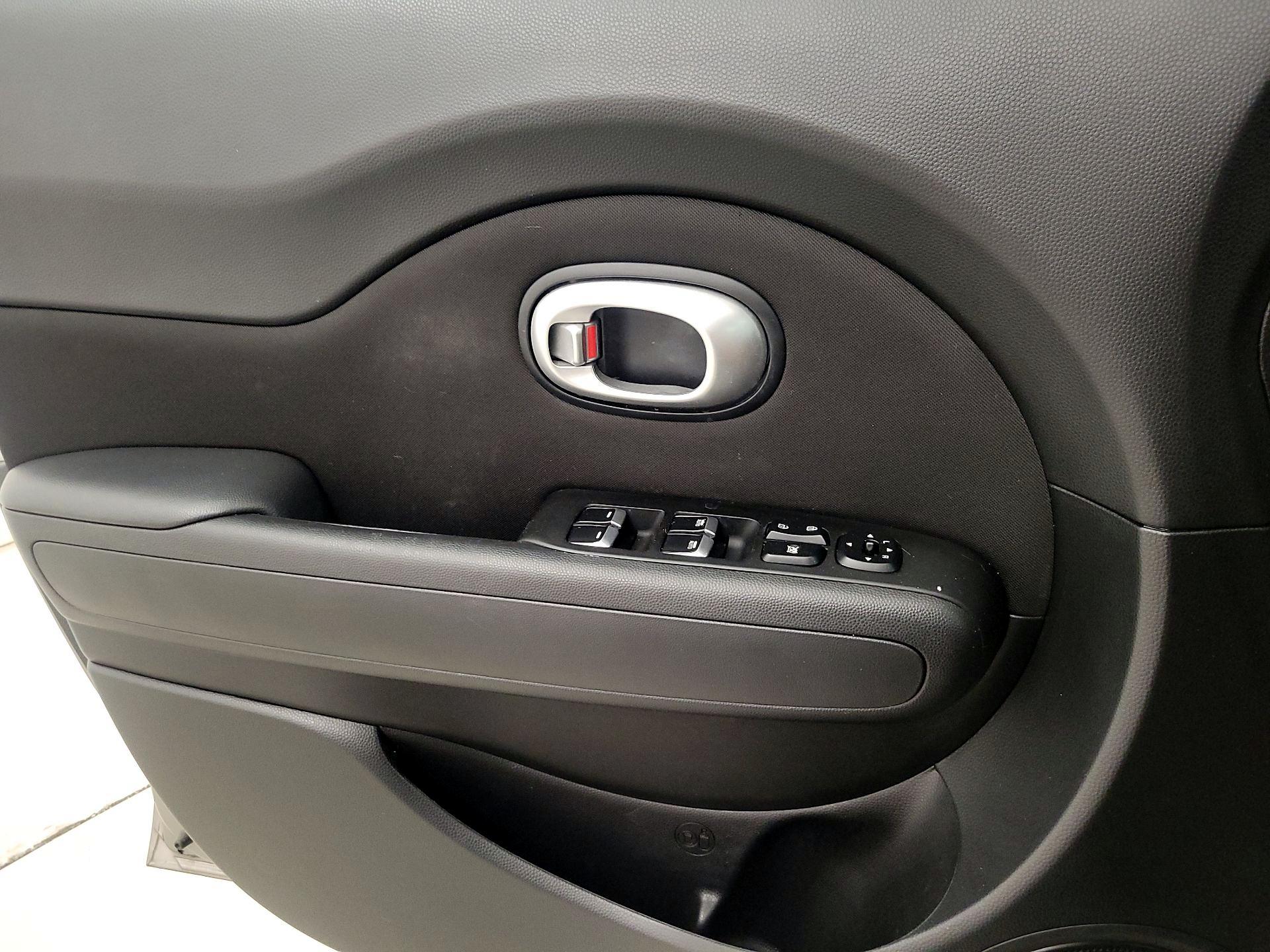Thumbnail: 2017 Kia Soul - 12