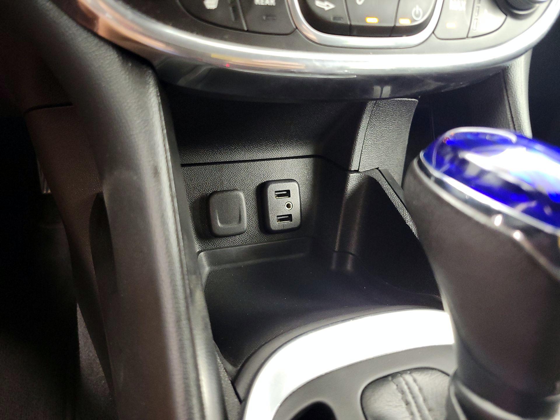 Thumbnail: 2018 Chevrolet Volt - 18