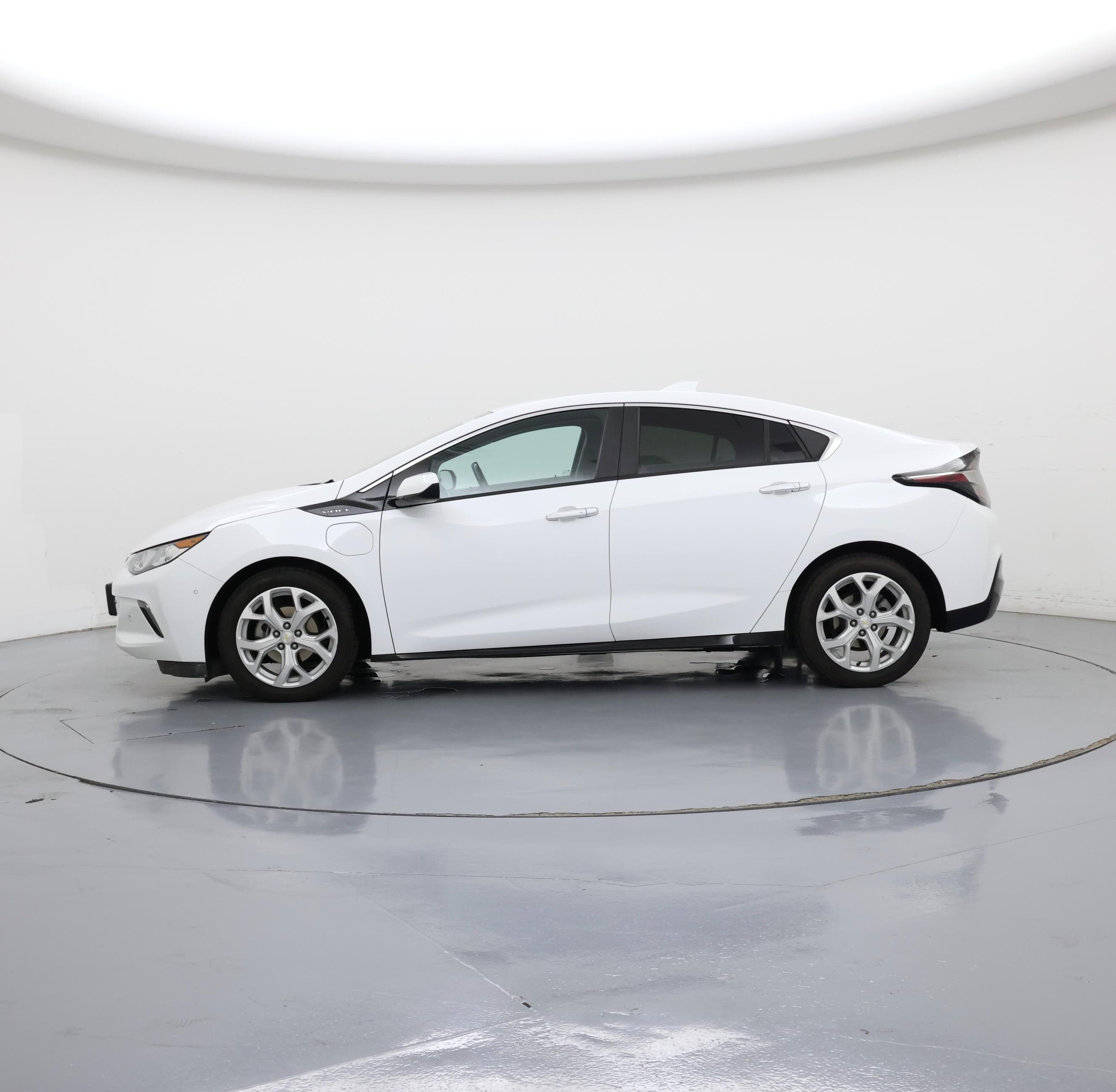 Thumbnail: 2018 Chevrolet Volt - 3