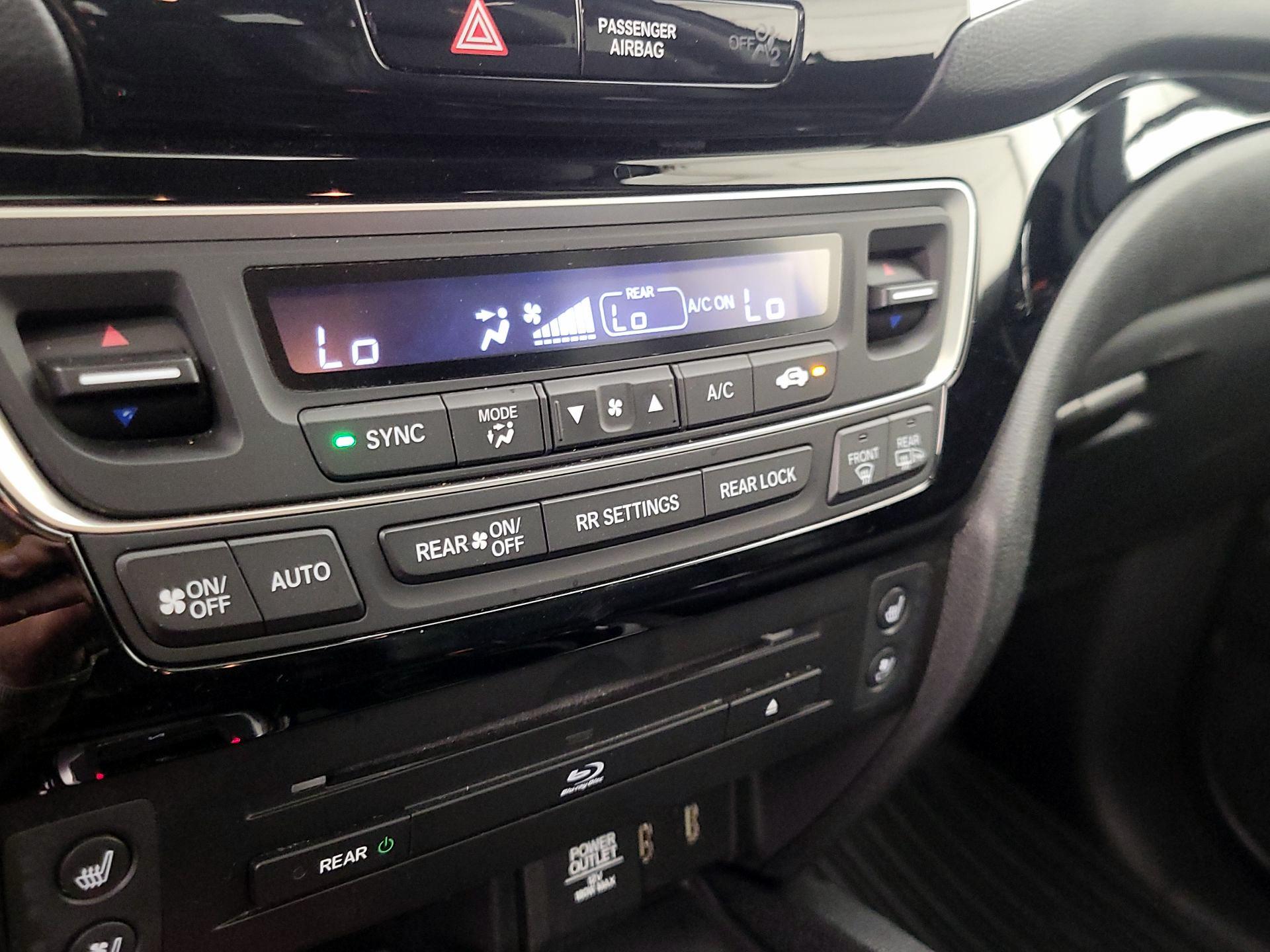 Thumbnail: 2018 Honda Pilot - 16