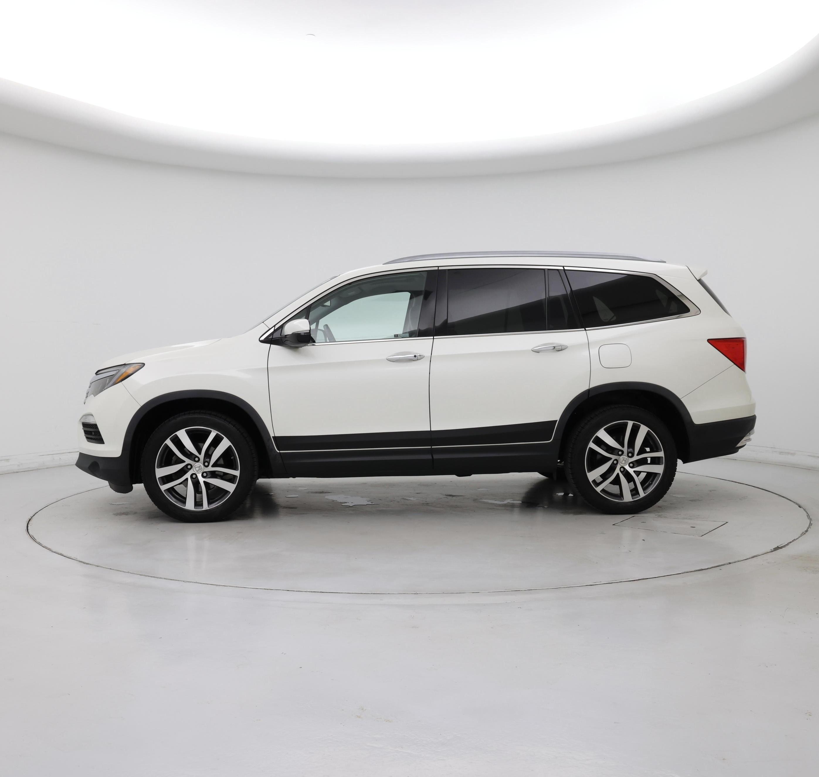 Thumbnail: 2018 Honda Pilot - 3