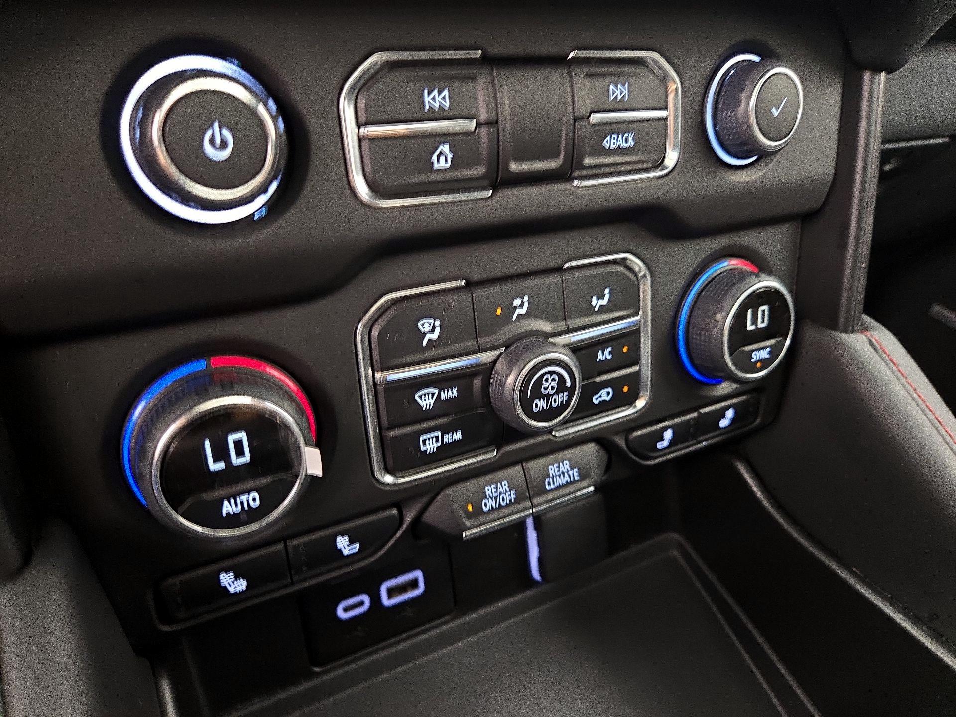 Thumbnail: 2024 Chevrolet Tahoe - 16