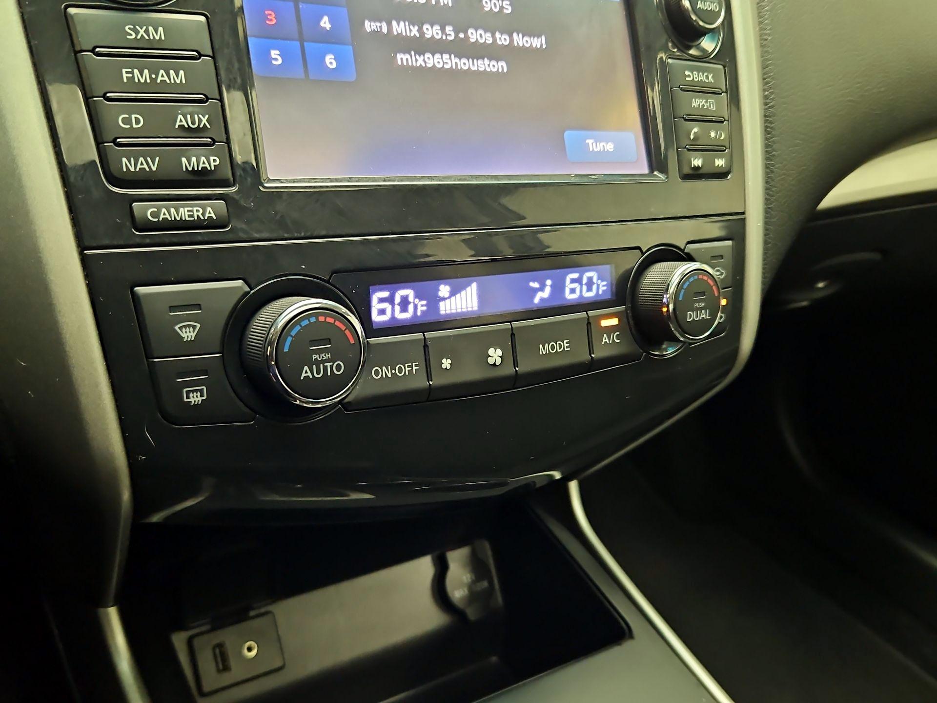 Thumbnail: 2015 Nissan Altima - 17