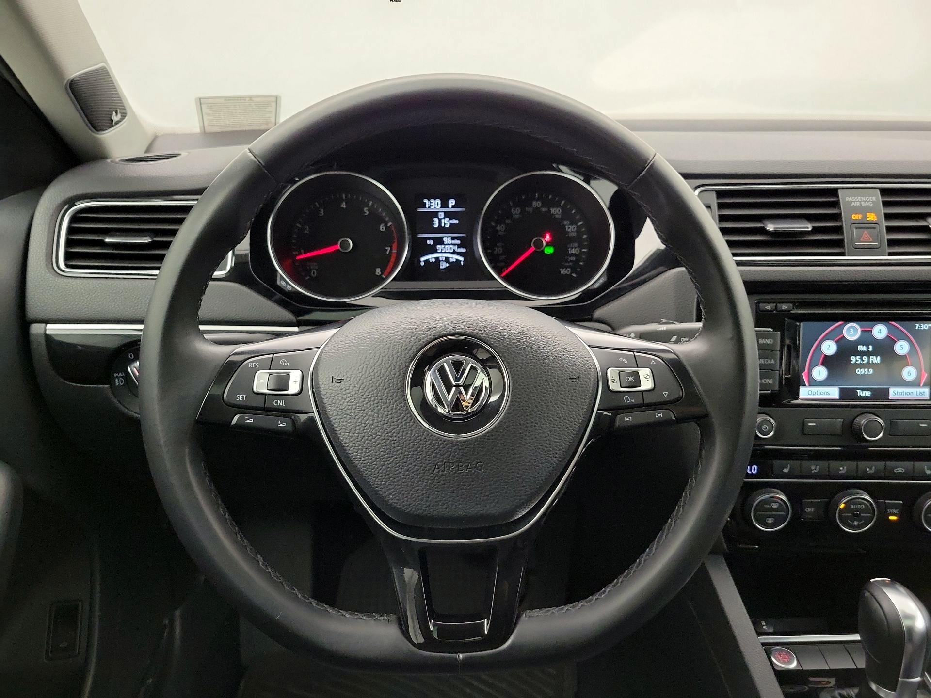Thumbnail: 2015 Volkswagen Jetta - 10