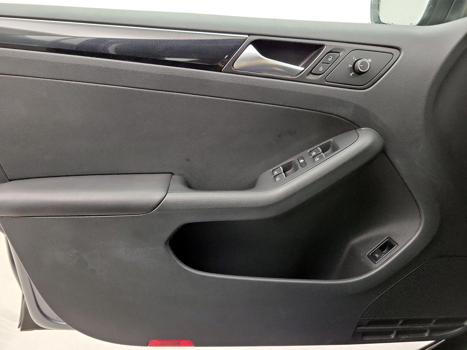 Thumbnail: 2015 Volkswagen Jetta - 12