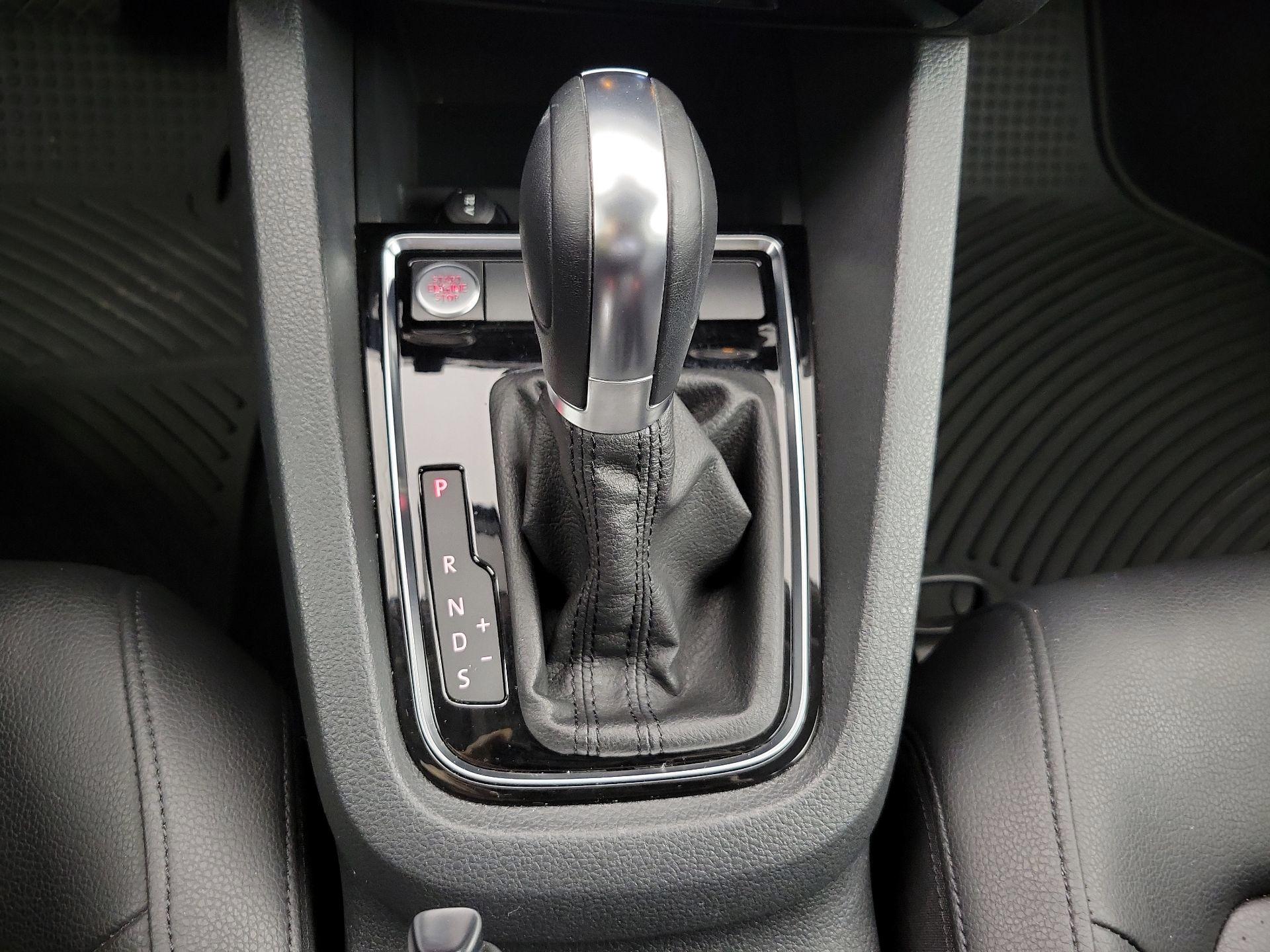 Thumbnail: 2015 Volkswagen Jetta - 18