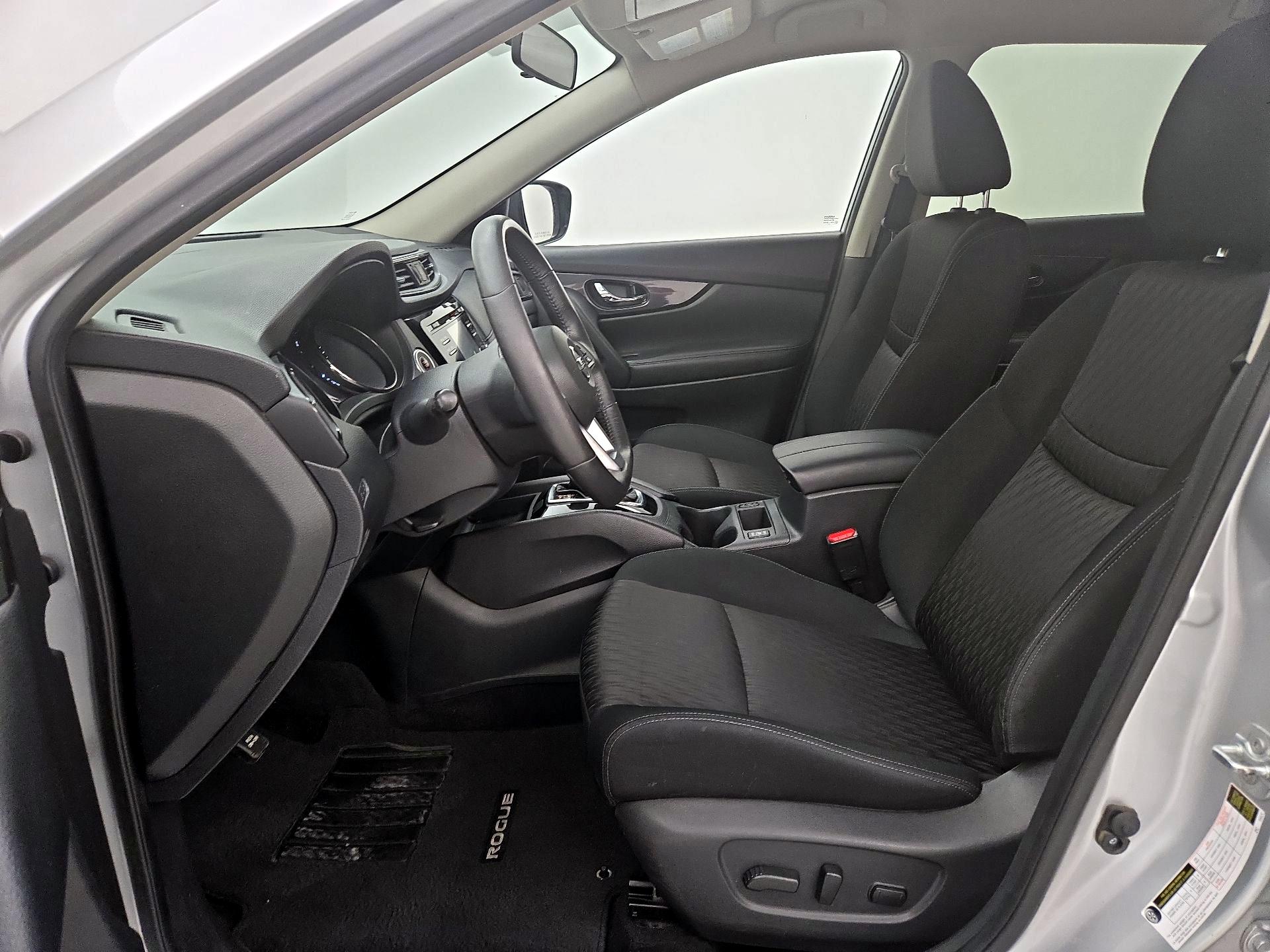Thumbnail: 2017 Nissan Rogue - 11