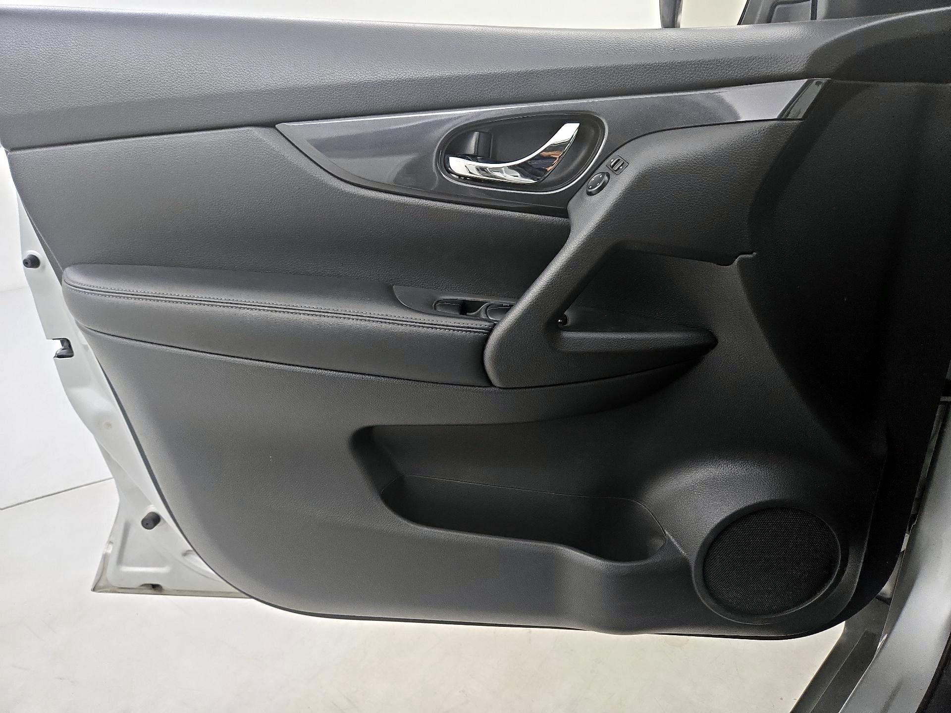 Thumbnail: 2017 Nissan Rogue - 12
