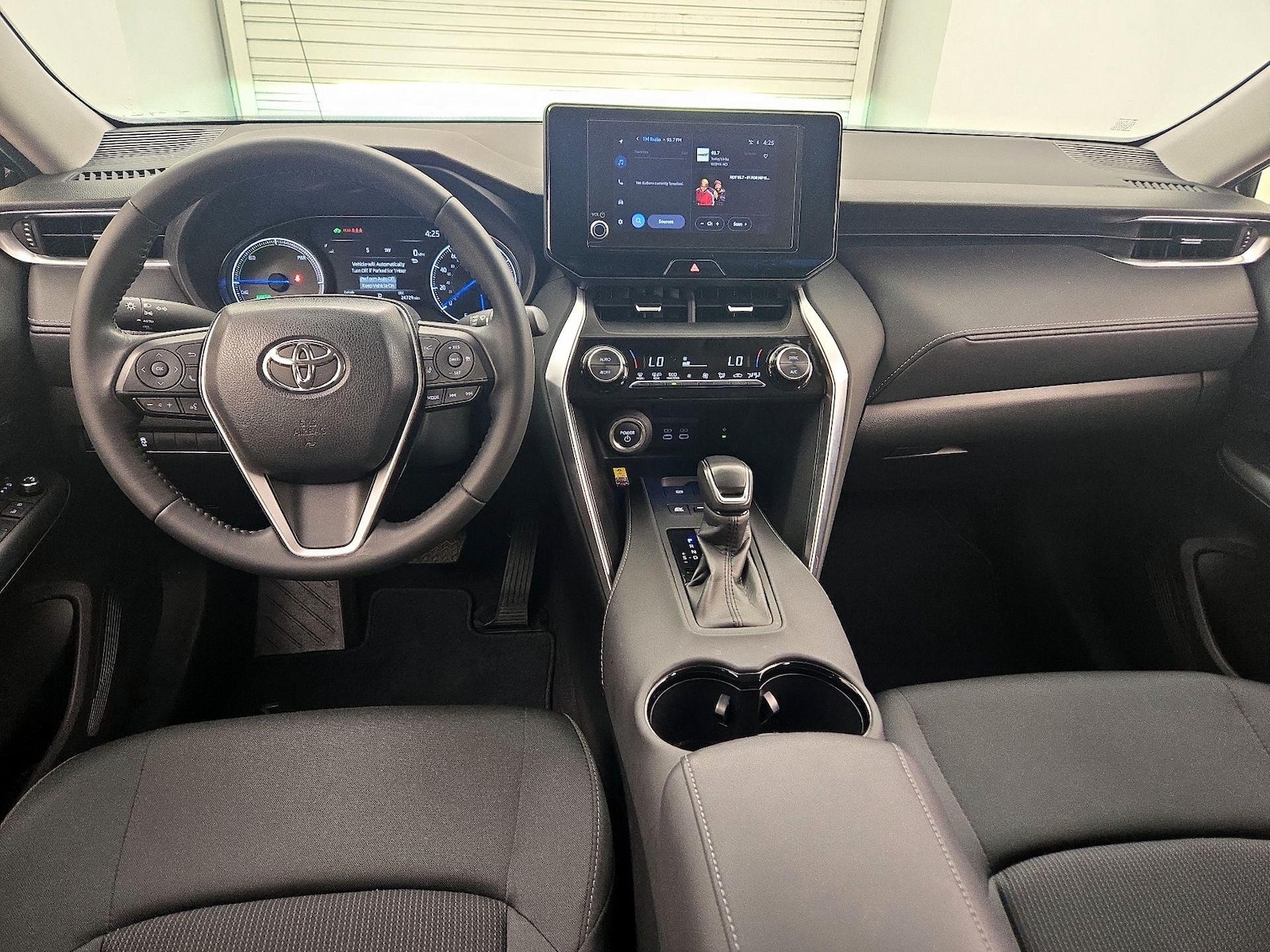 2024 Toyota Venza LE - Photo 10