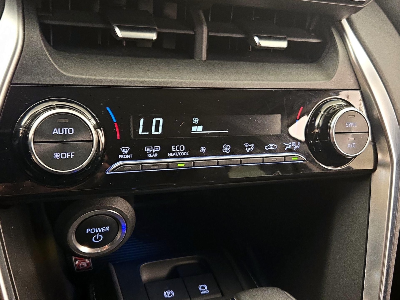 2024 Toyota Venza LE - Photo 15