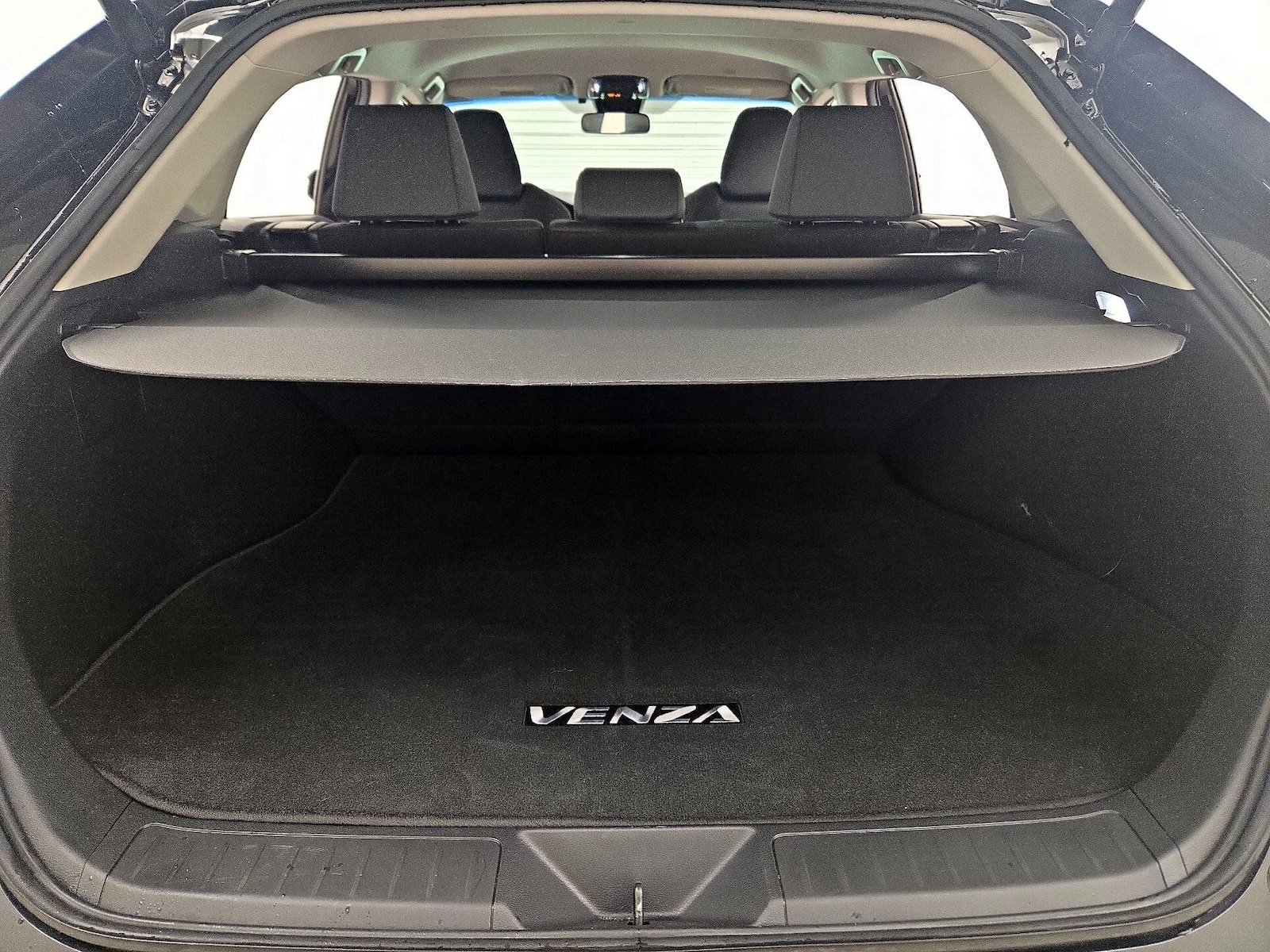 2024 Toyota Venza LE - Photo 17