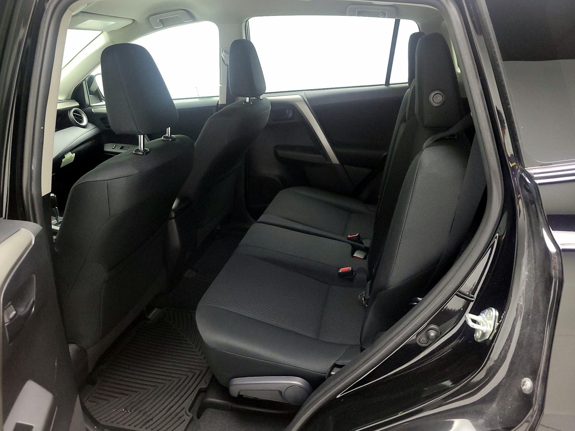 Thumbnail: 2016 Toyota RAV4 - 17