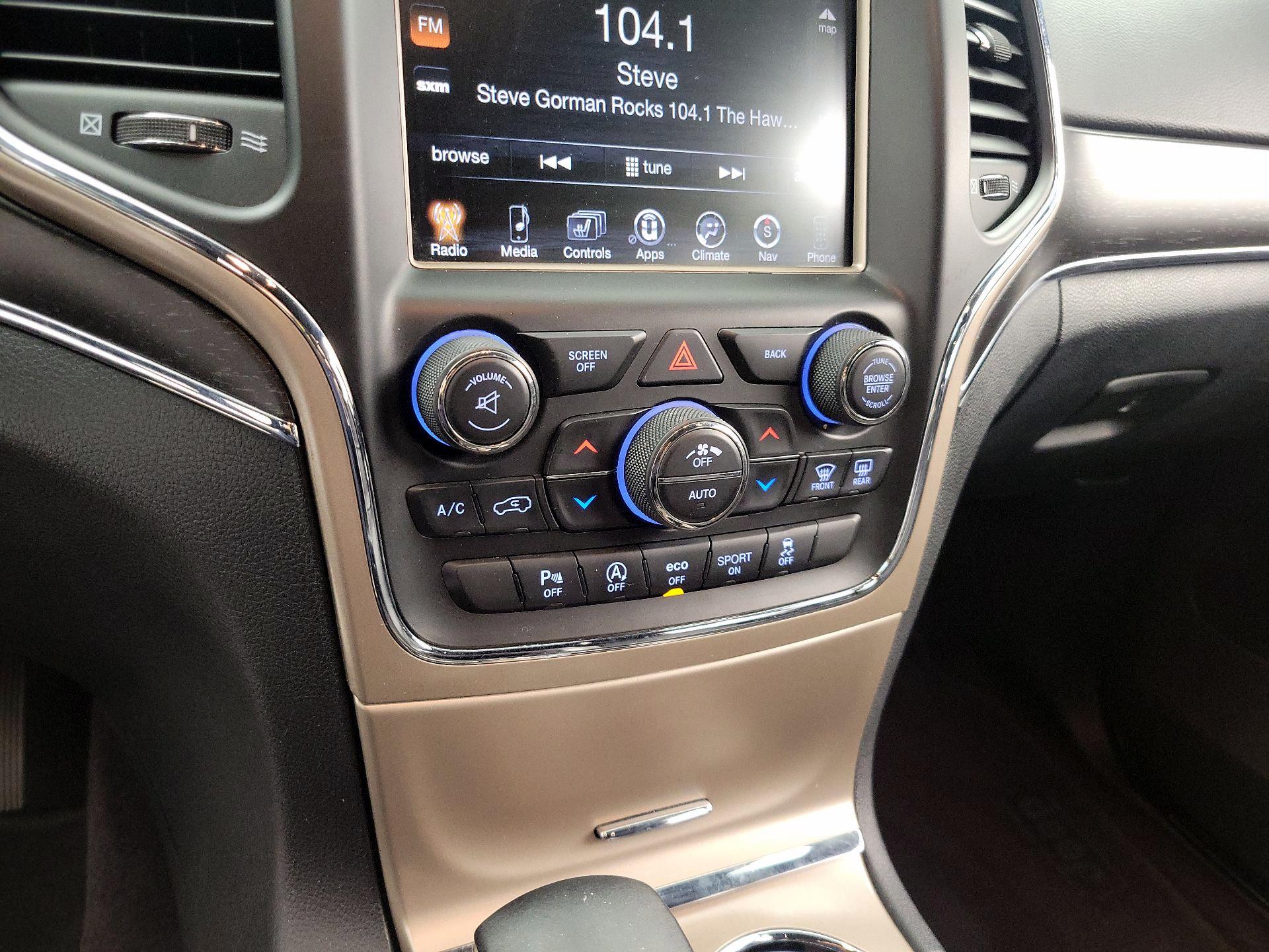 Thumbnail: 2016 Jeep Grand Cherokee - 17