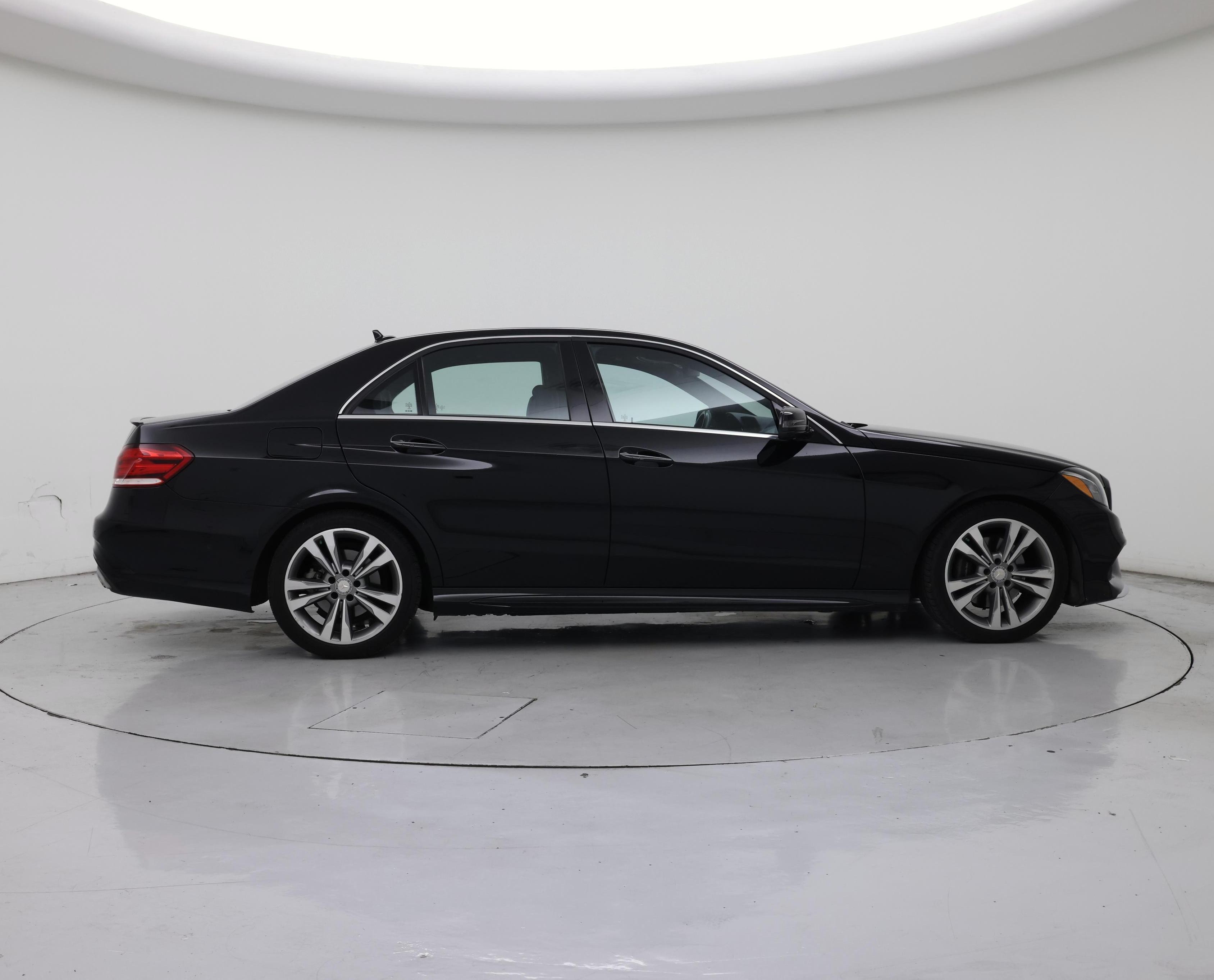Thumbnail: 2016 Mercedes-Benz E-Class - 7