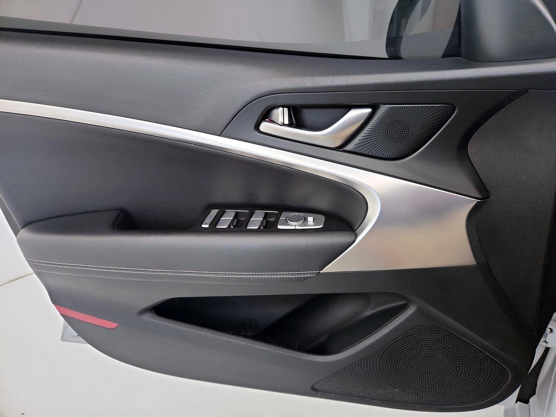 Thumbnail: 2020 Genesis G70 - 12