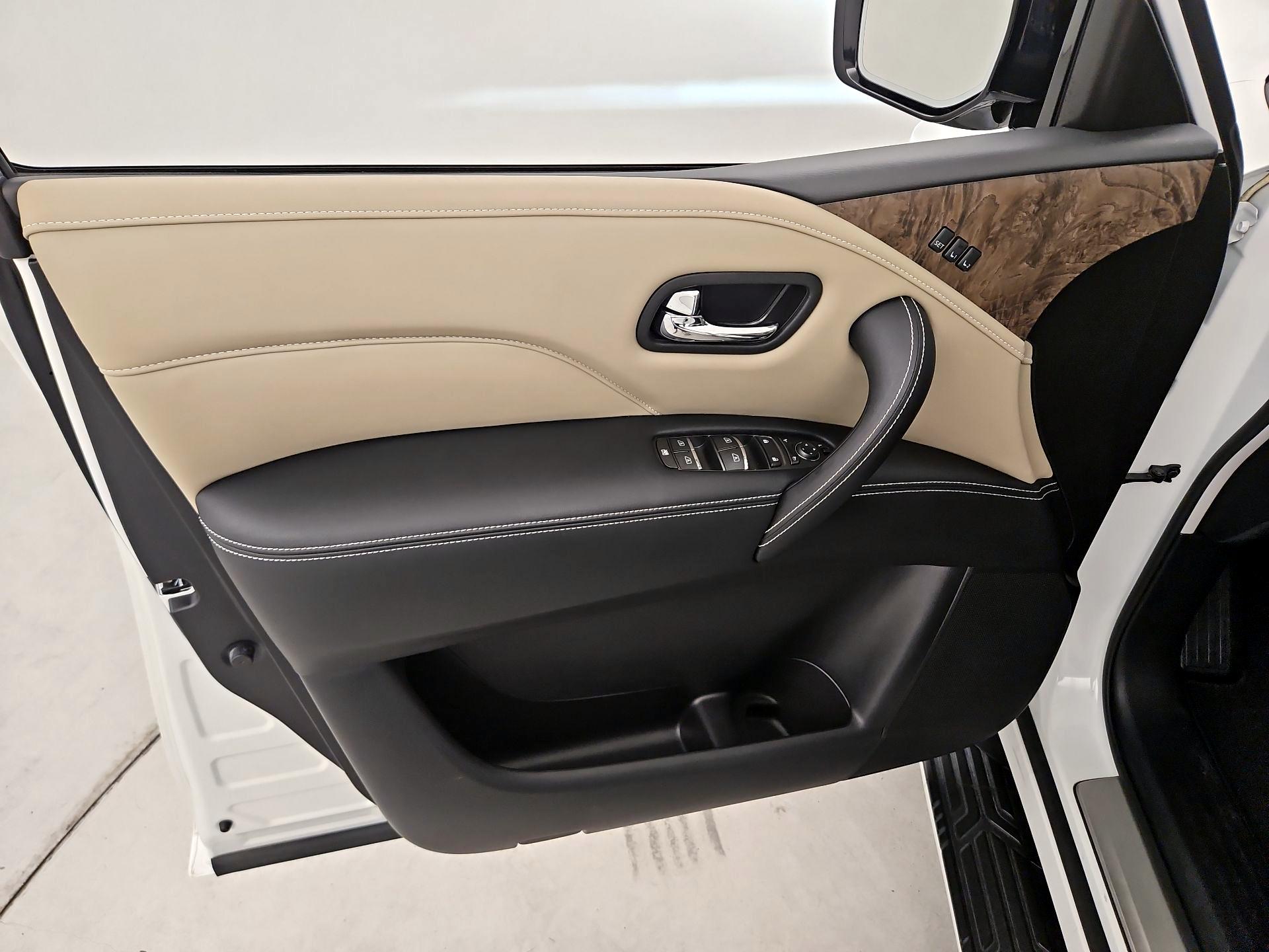 Thumbnail: 2023 INFINITI QX80 - 12