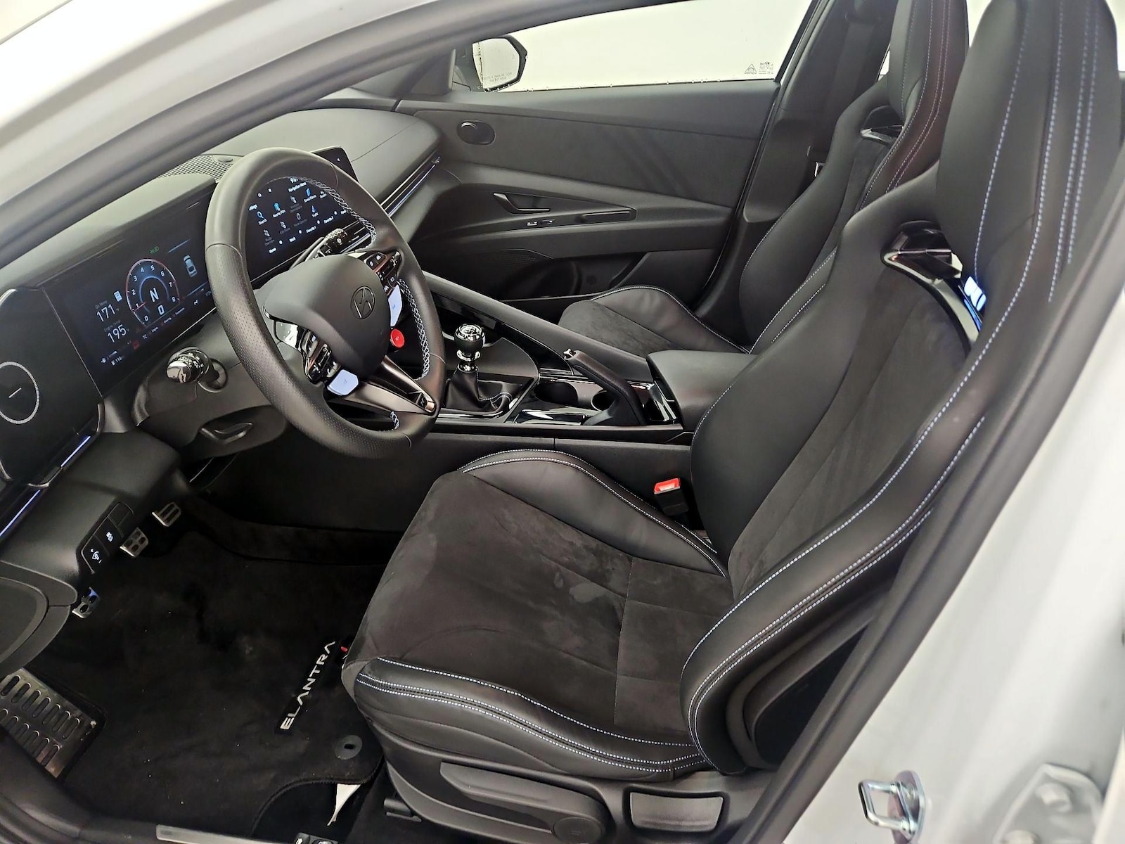2025 Hyundai Elantra N - Photo 12
