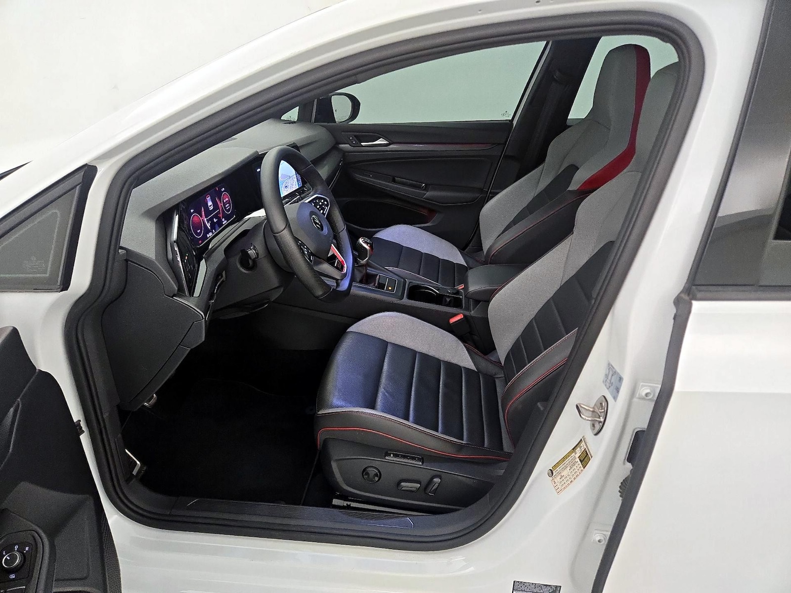 2022 Volkswagen Golf GTI SE - Photo 12