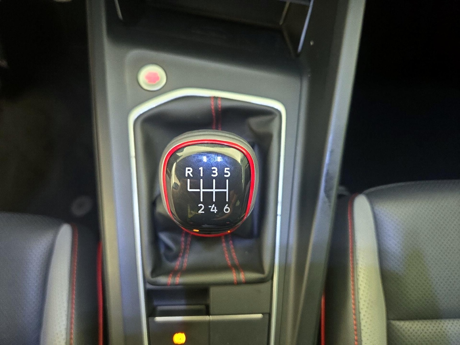 2022 Volkswagen Golf GTI SE - Photo 19