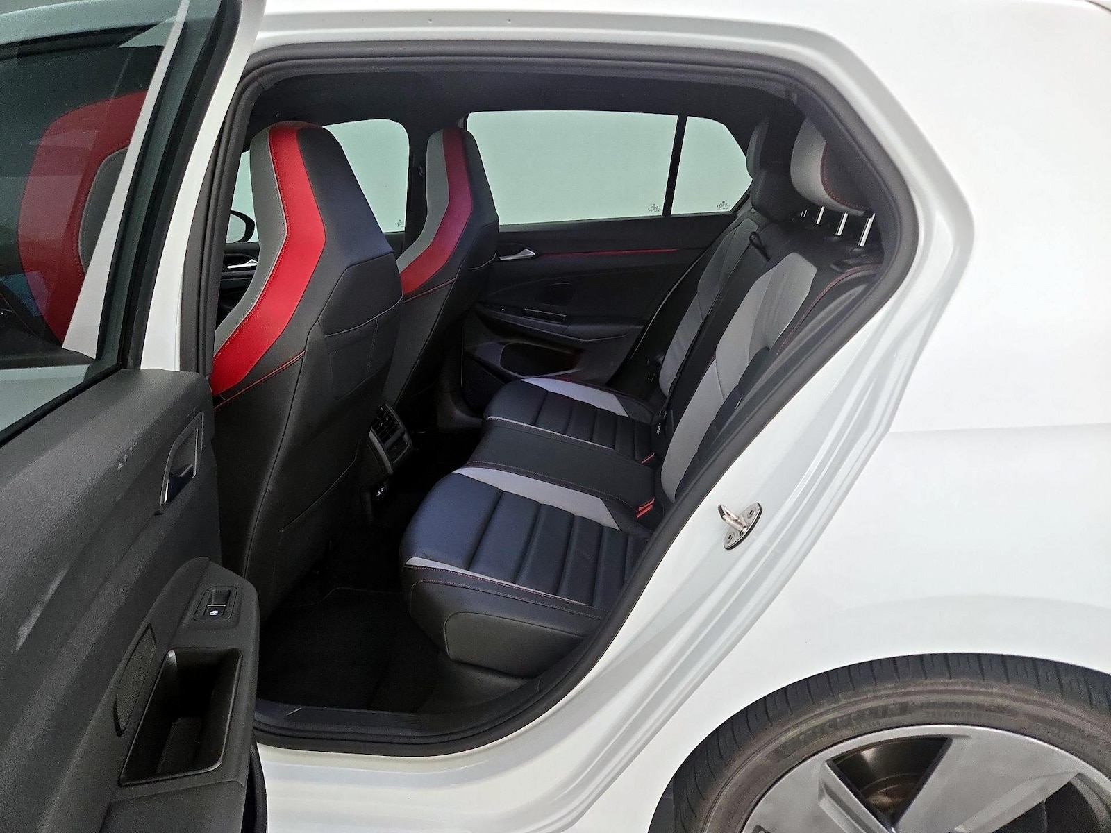 2022 Volkswagen Golf GTI SE - Photo 22
