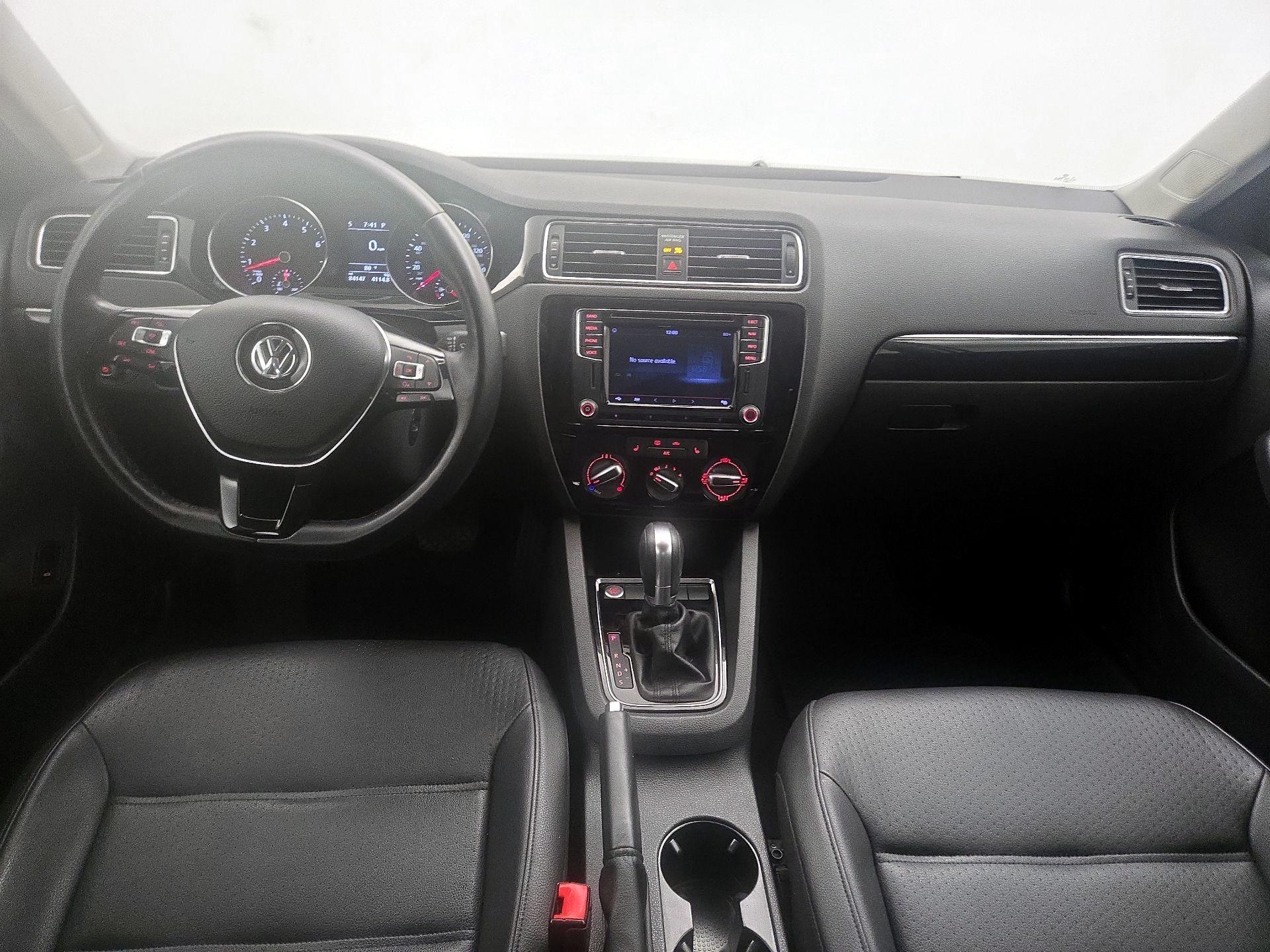 Thumbnail: 2016 Volkswagen Jetta - 9