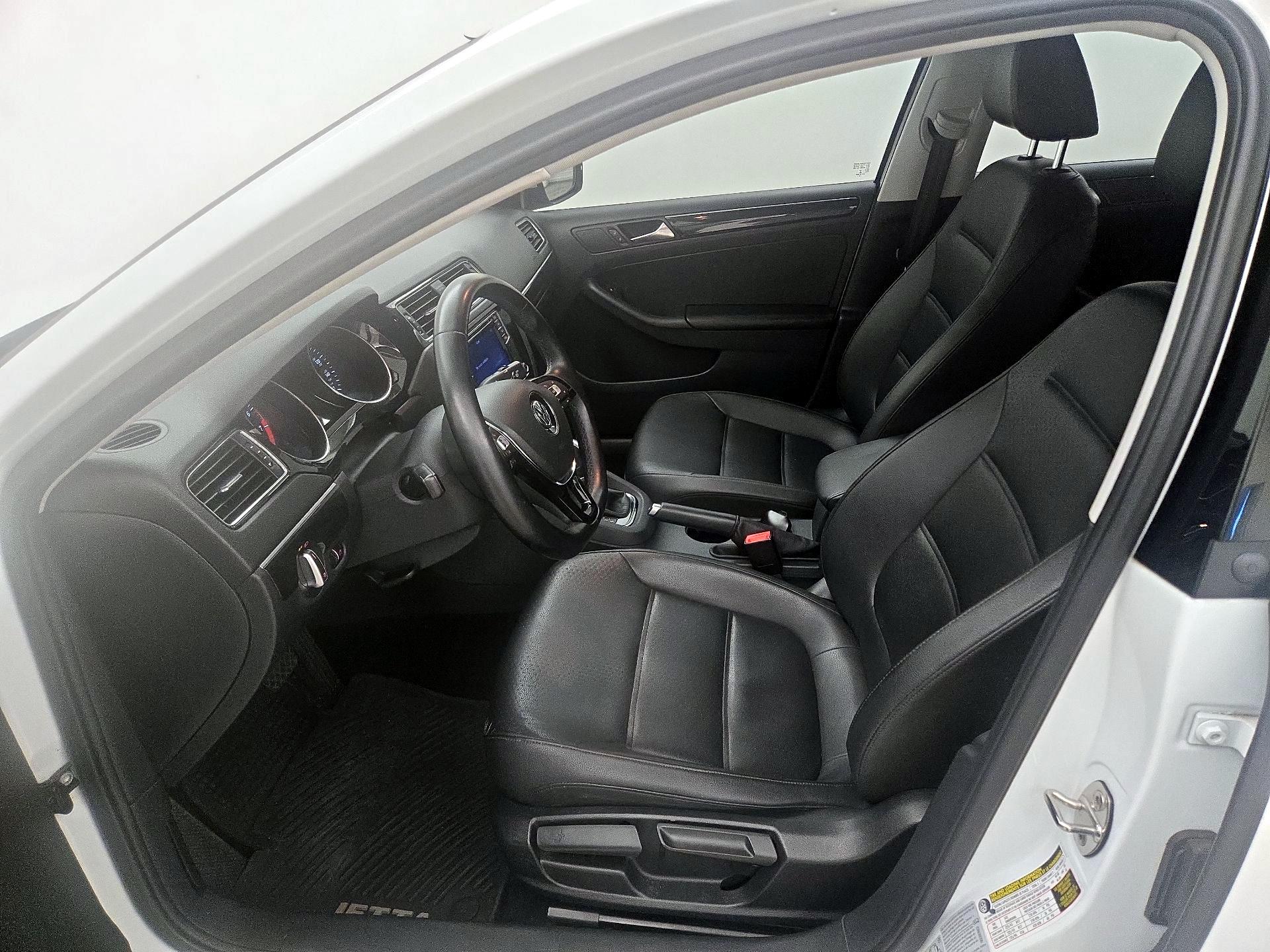 Thumbnail: 2016 Volkswagen Jetta - 11