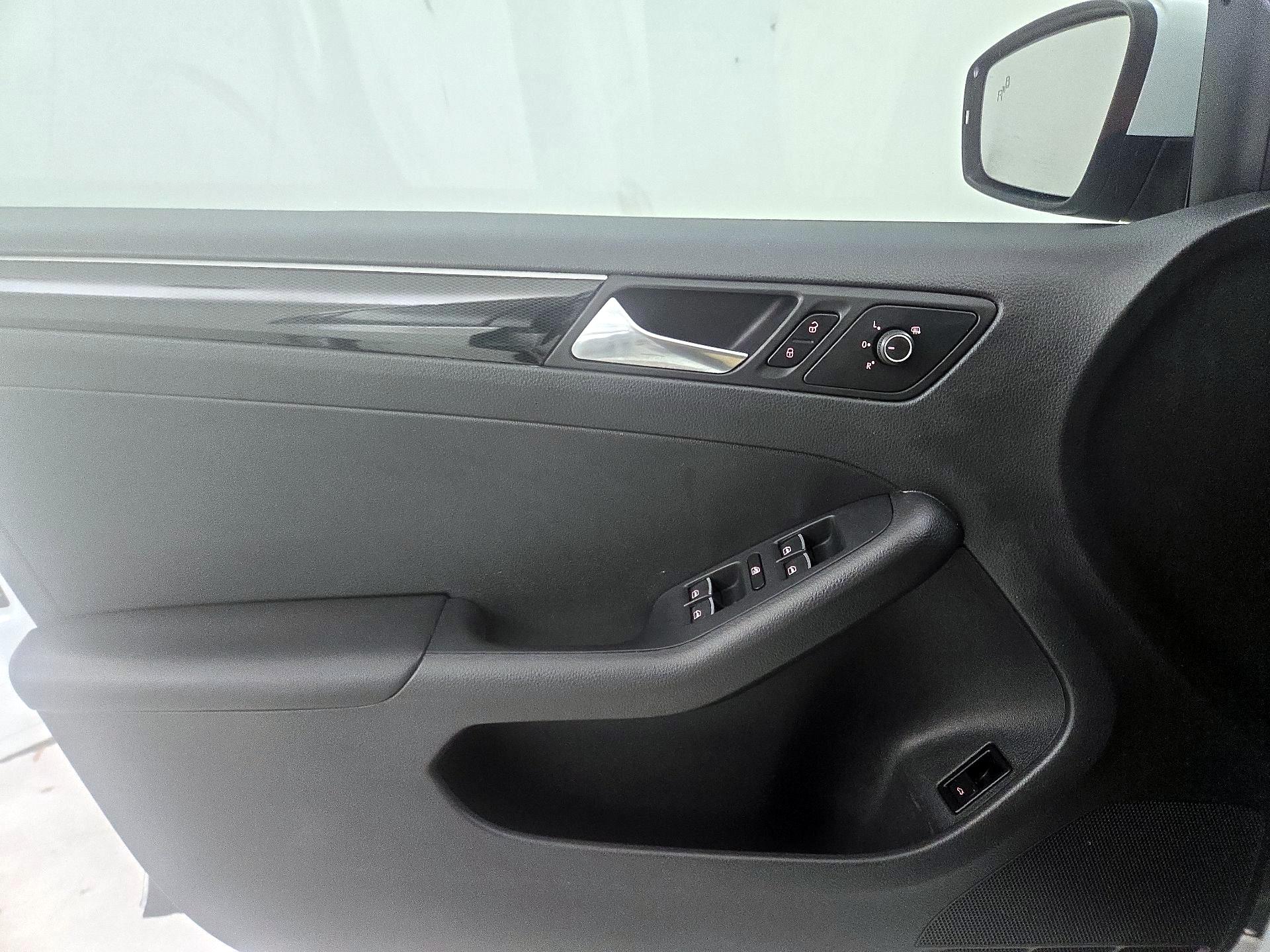 Thumbnail: 2016 Volkswagen Jetta - 12
