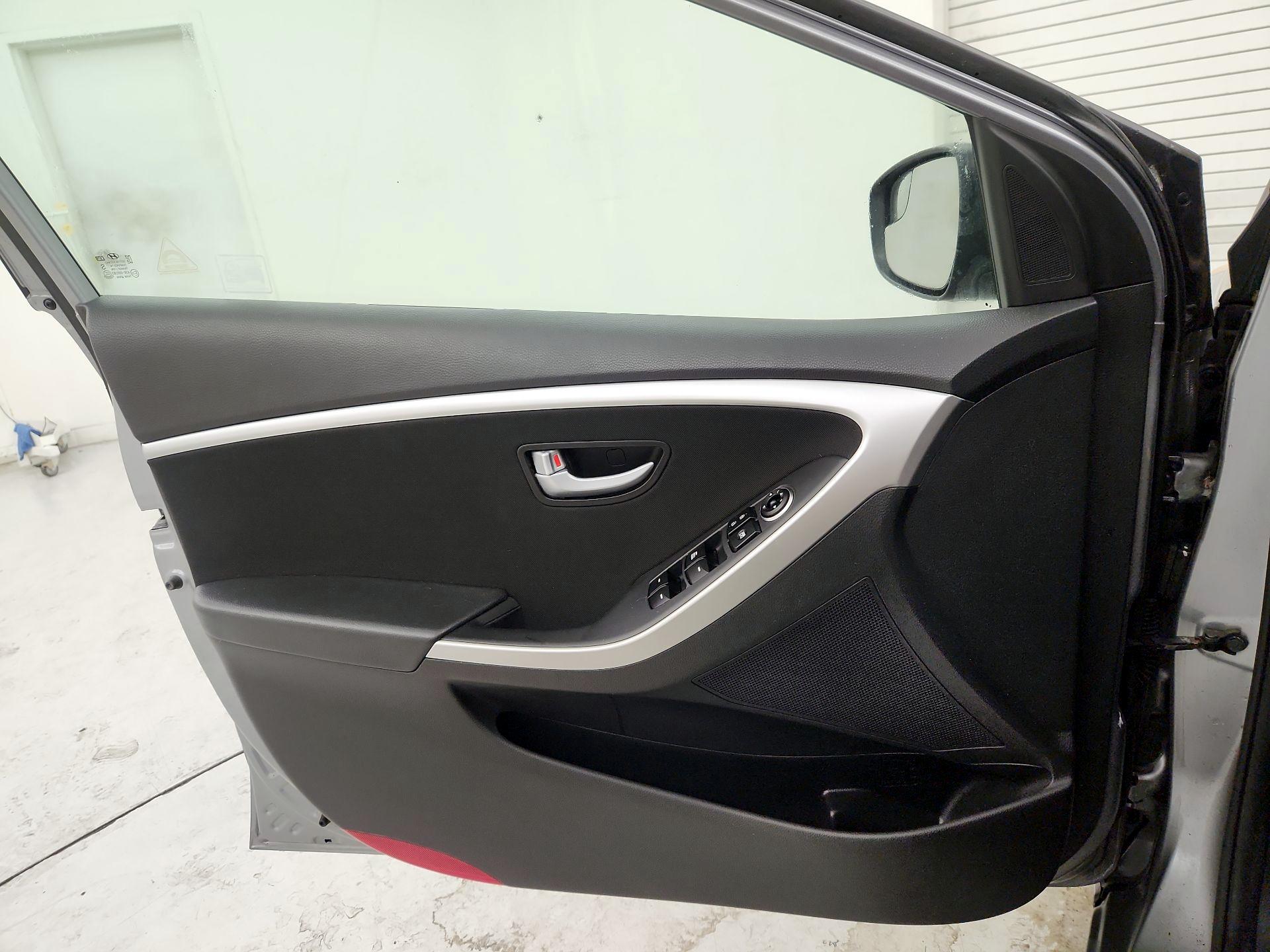 Thumbnail: 2014 Hyundai Elantra - 12