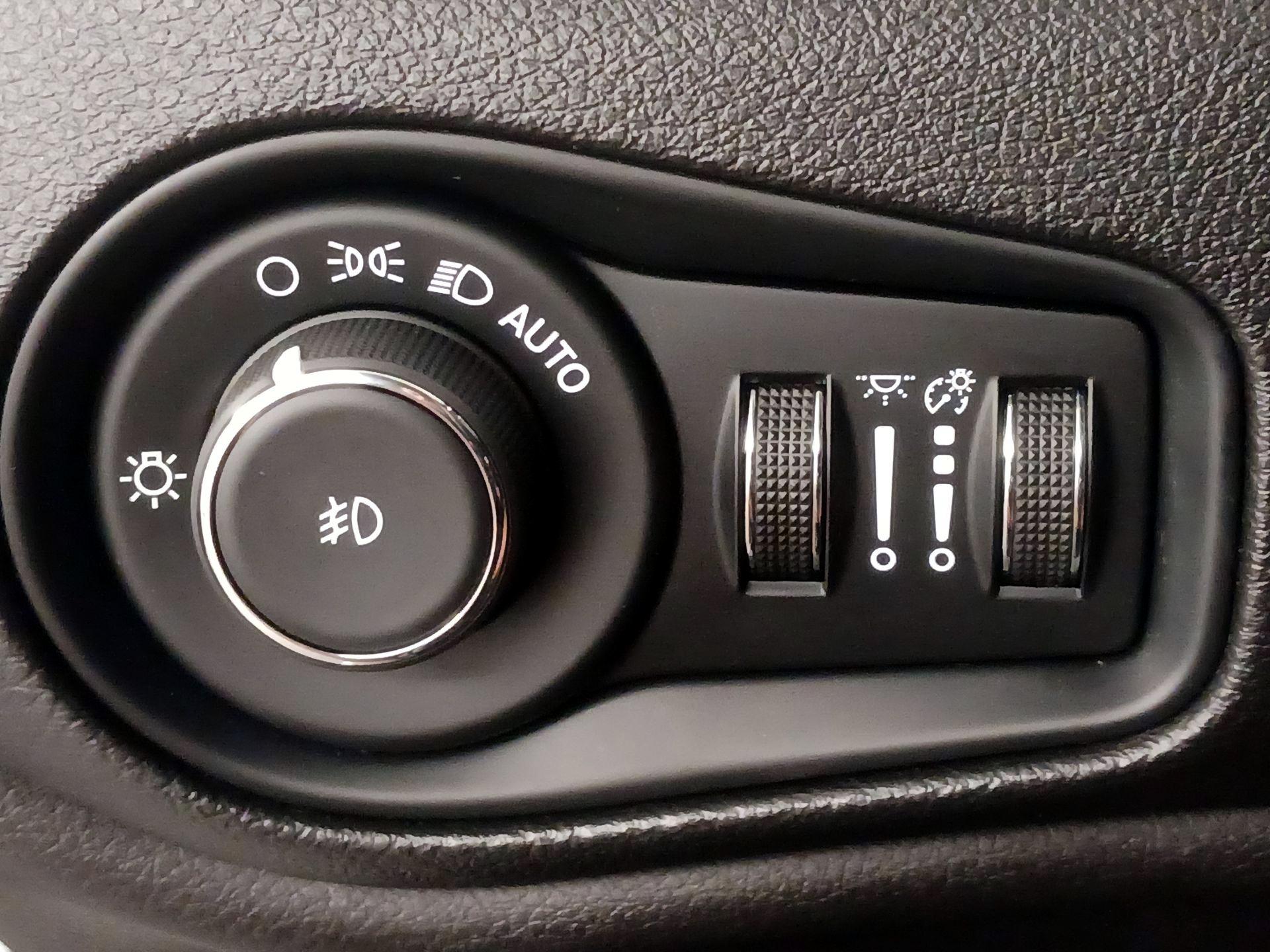 Thumbnail: 2021 Jeep Renegade - 13