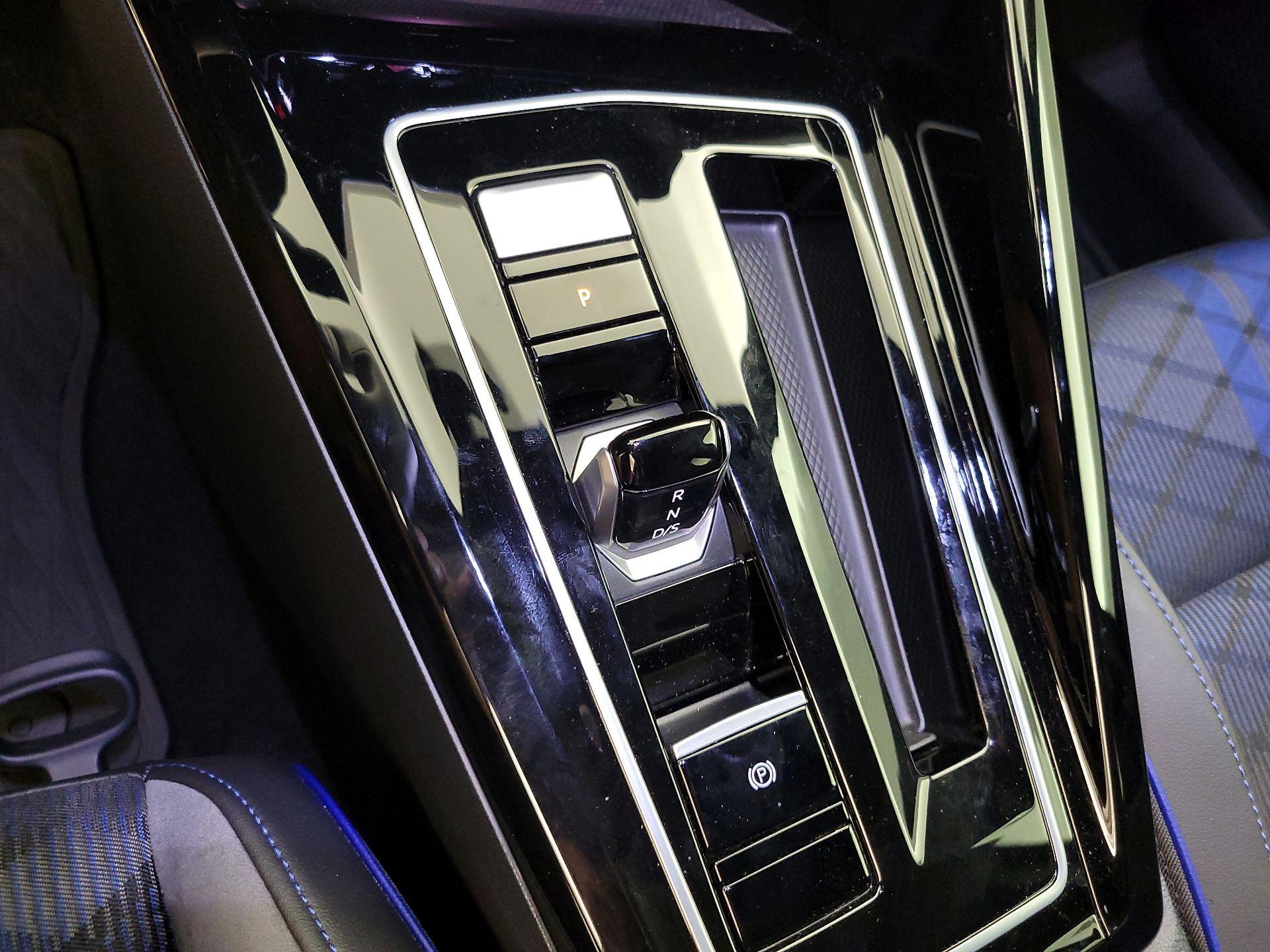 Thumbnail: 2025 Volkswagen Golf - 18